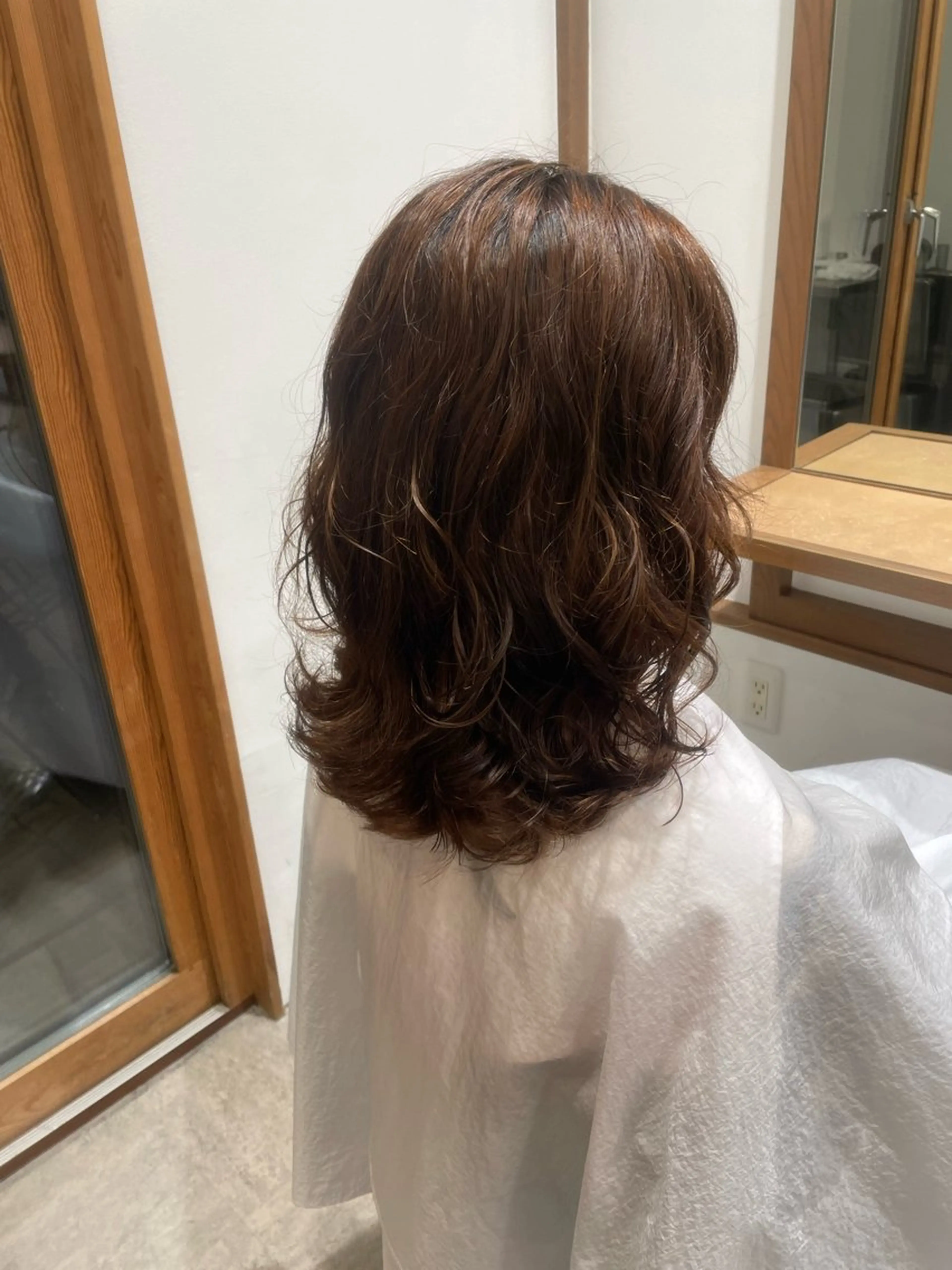 ミディアム カラー パーマ ミディアムパーマ くせ毛 ニュアンスパーマ エアウェーブ カット パーマ トリートメント 髪質改善ストレート✨ パーマヘア✨YUKIのヘアスタイル