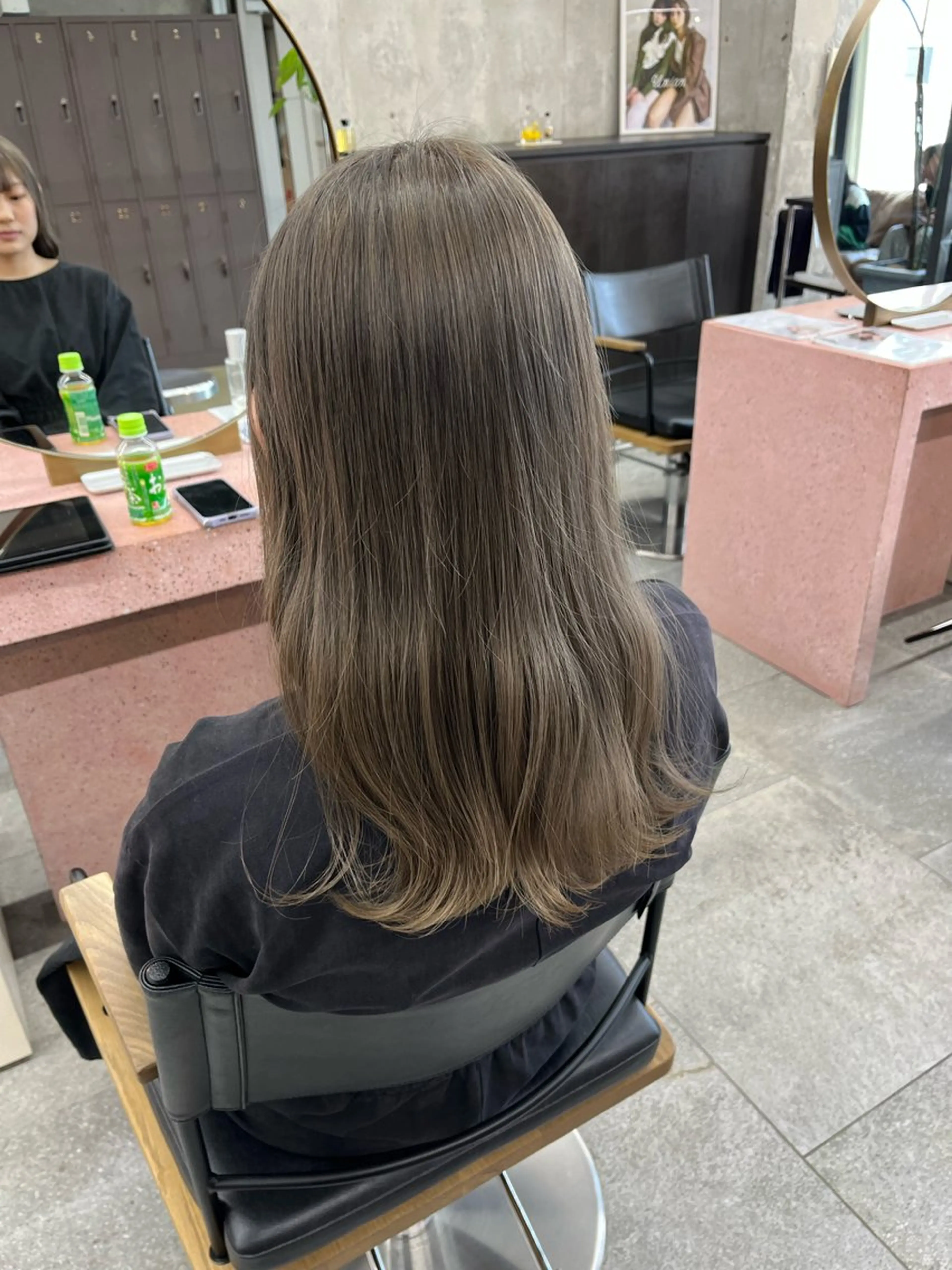 セミロング カラー ブリーチ グレージュ ミルクティーグレージュ カット ヘアカラー トリートメント 小木曽智美 /ボブ/ショートのヘアスタイル