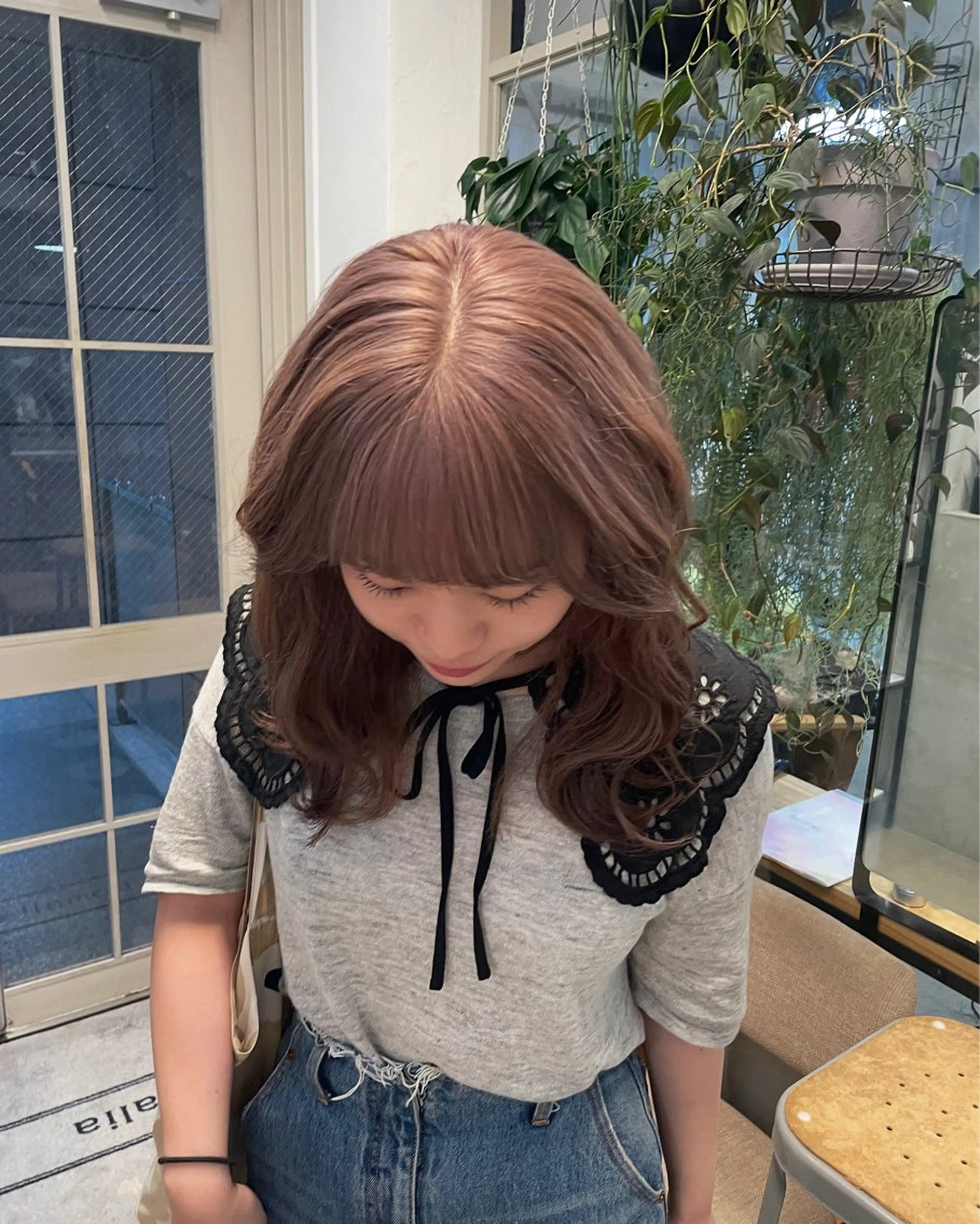 セミロング カラー ミルクティー× グレージュMOMOのヘアスタイル