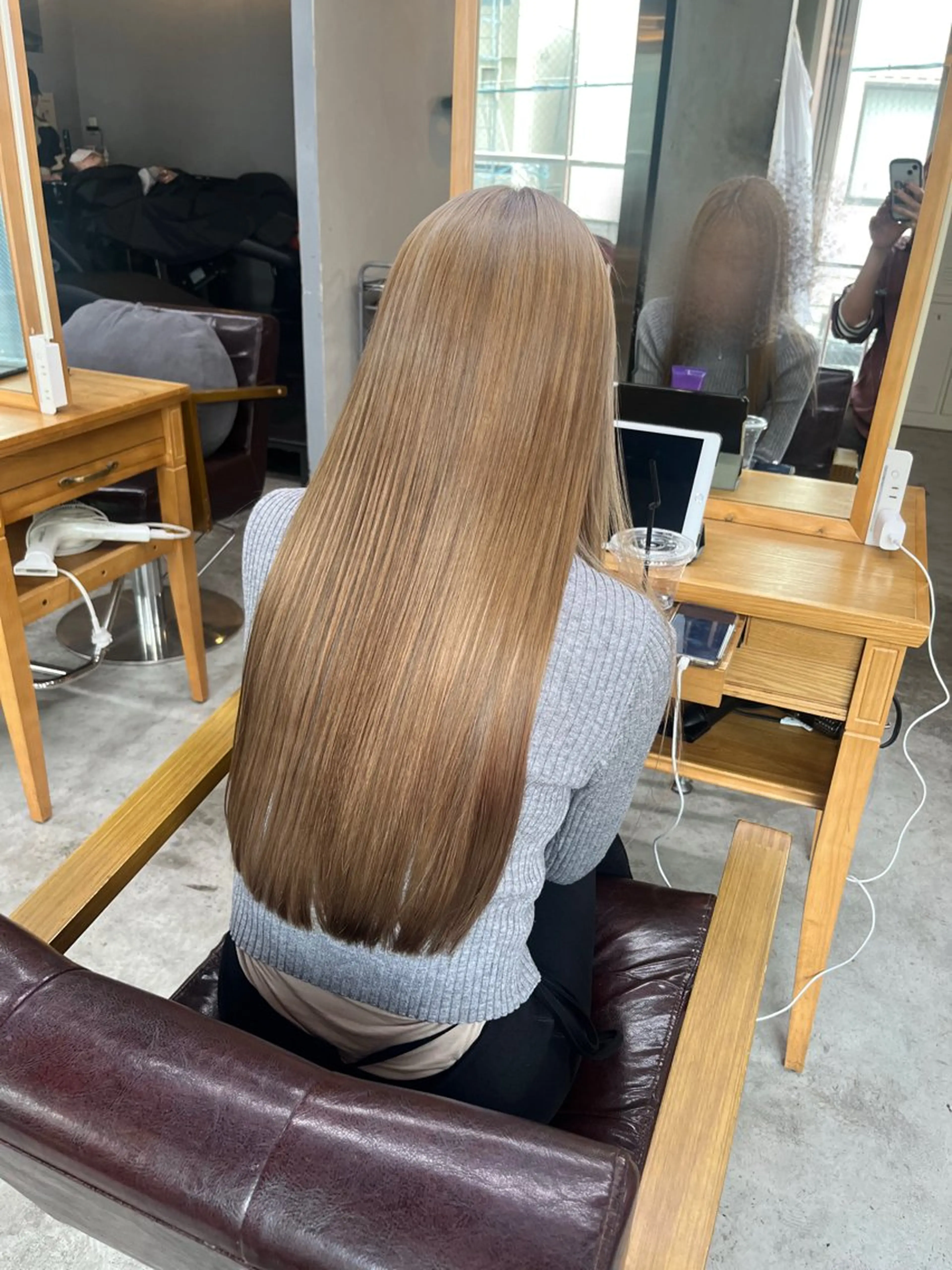 カラー ロビン所属・秋山 美奈のヘアスタイル