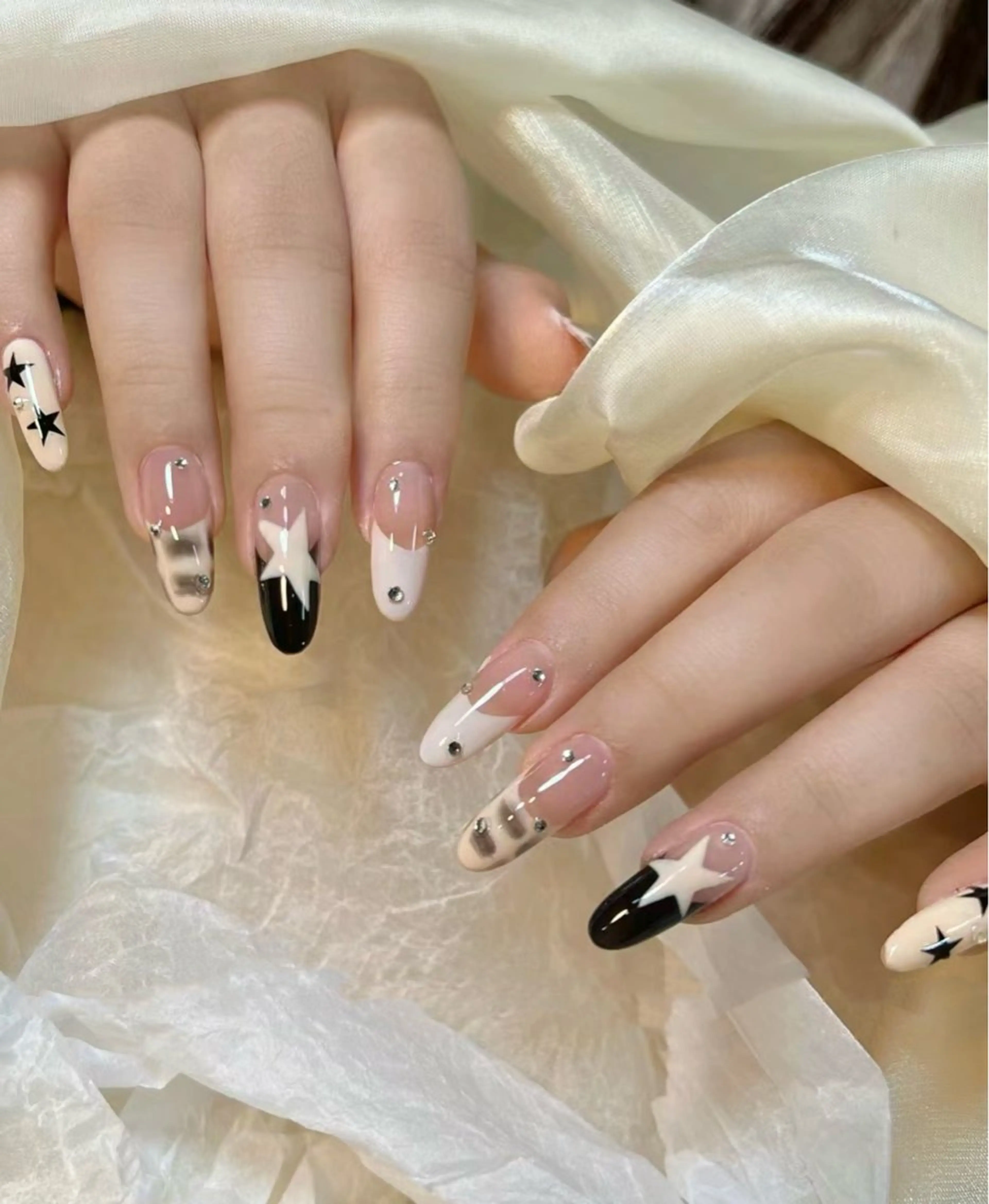 ネイル アートネイル 韓国ネイル 水色 ロングネイル マグネットネイル ハンドネイル ハンドケア NailDemure 【銀座店】のネイルデザイン