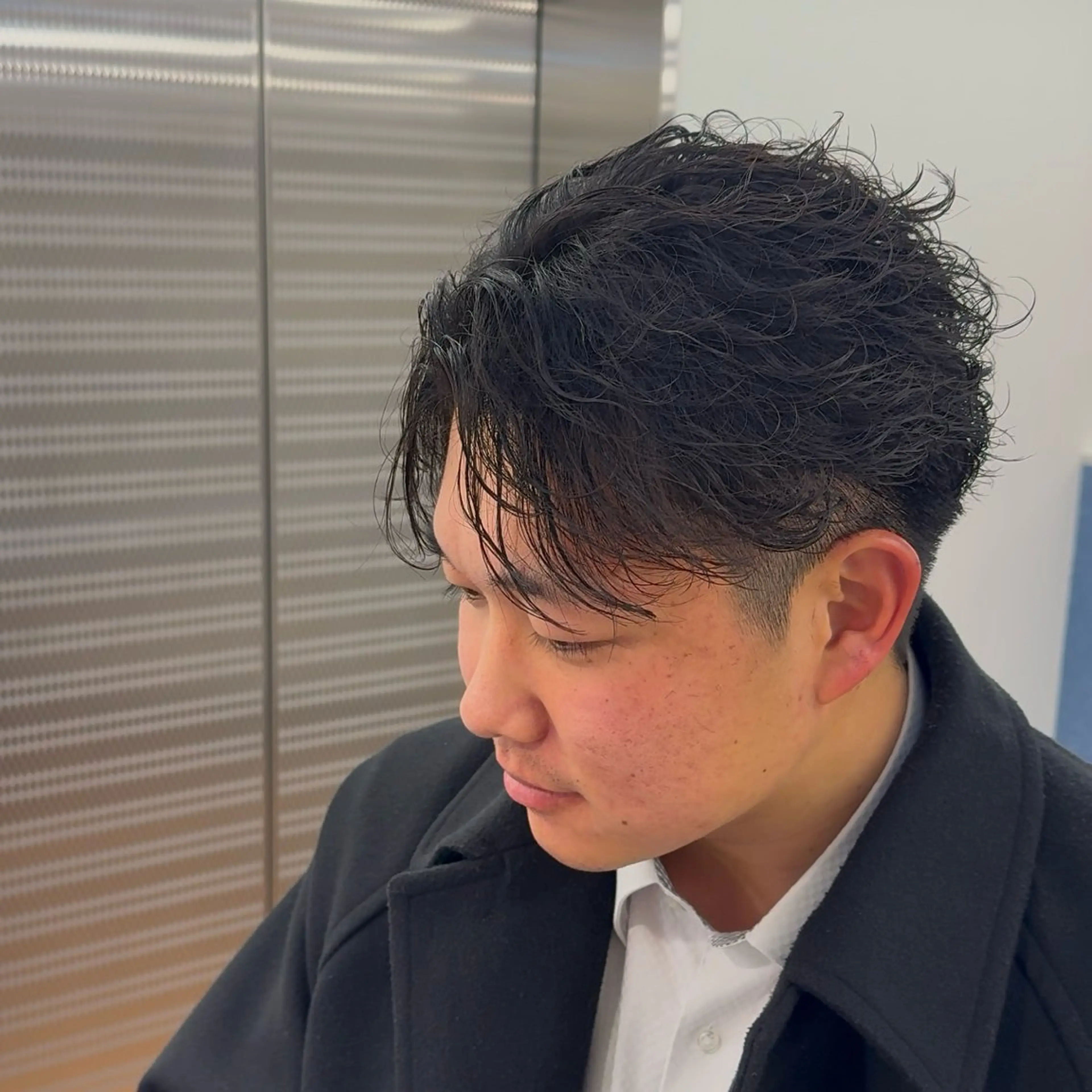 パーマ メンズ ビジネス フェザーパーマ メンズパーマ become men’s hair名駅店所属・【メンズ特化美容師】 大河内 名駅のヘアスタイル