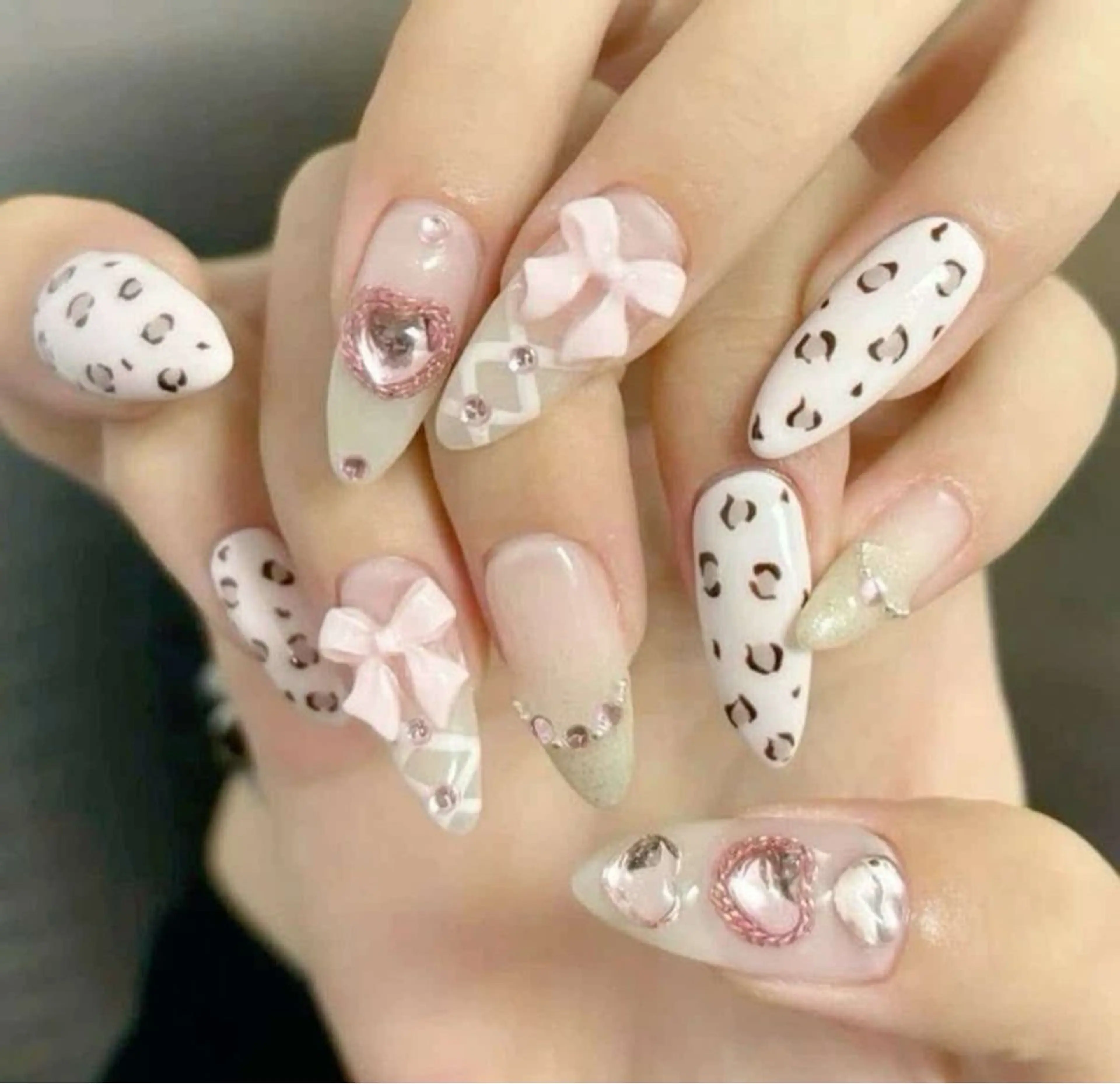 ネイル 長さ出し グラデーション 卒業式 キラキラネイル マグネットネイル Lee Nails チップ長さだし専門店のネイルデザイン