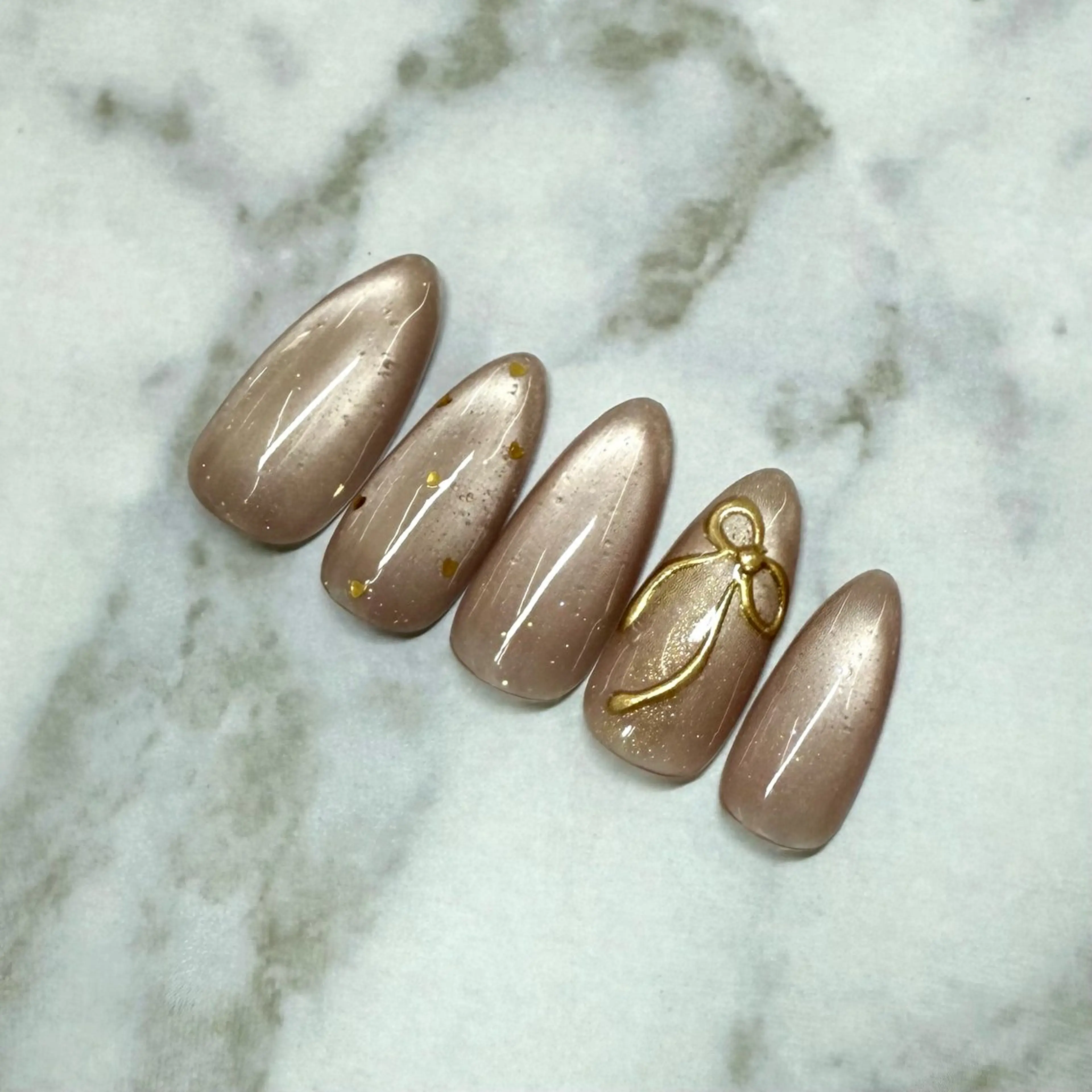 ネイル ドット ゴールド ハート マグネットネイル ミラーネイル ハンドネイル Amie NAILのネイルデザイン