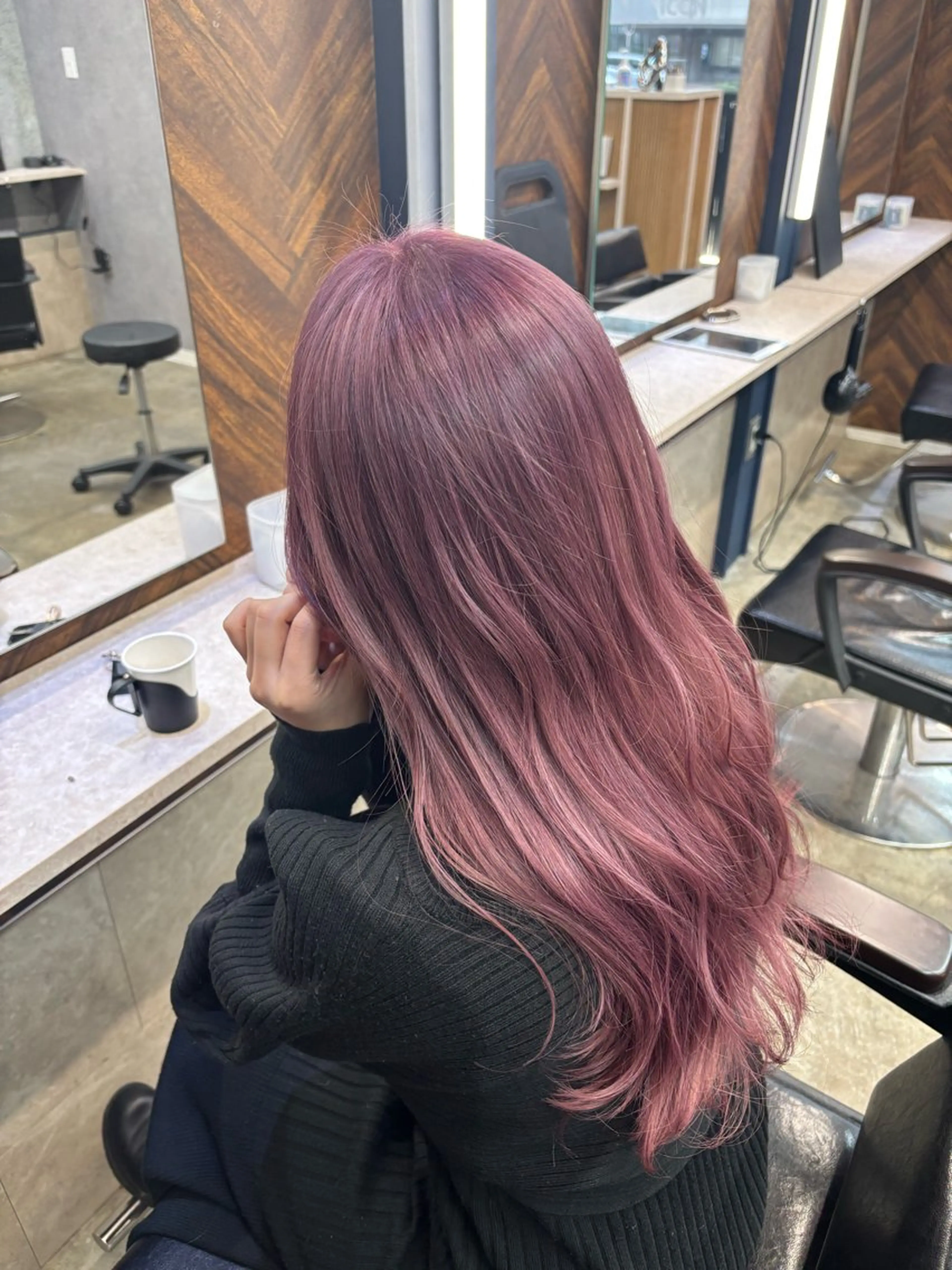 ロング カラー 渡 汐音のヘアスタイル