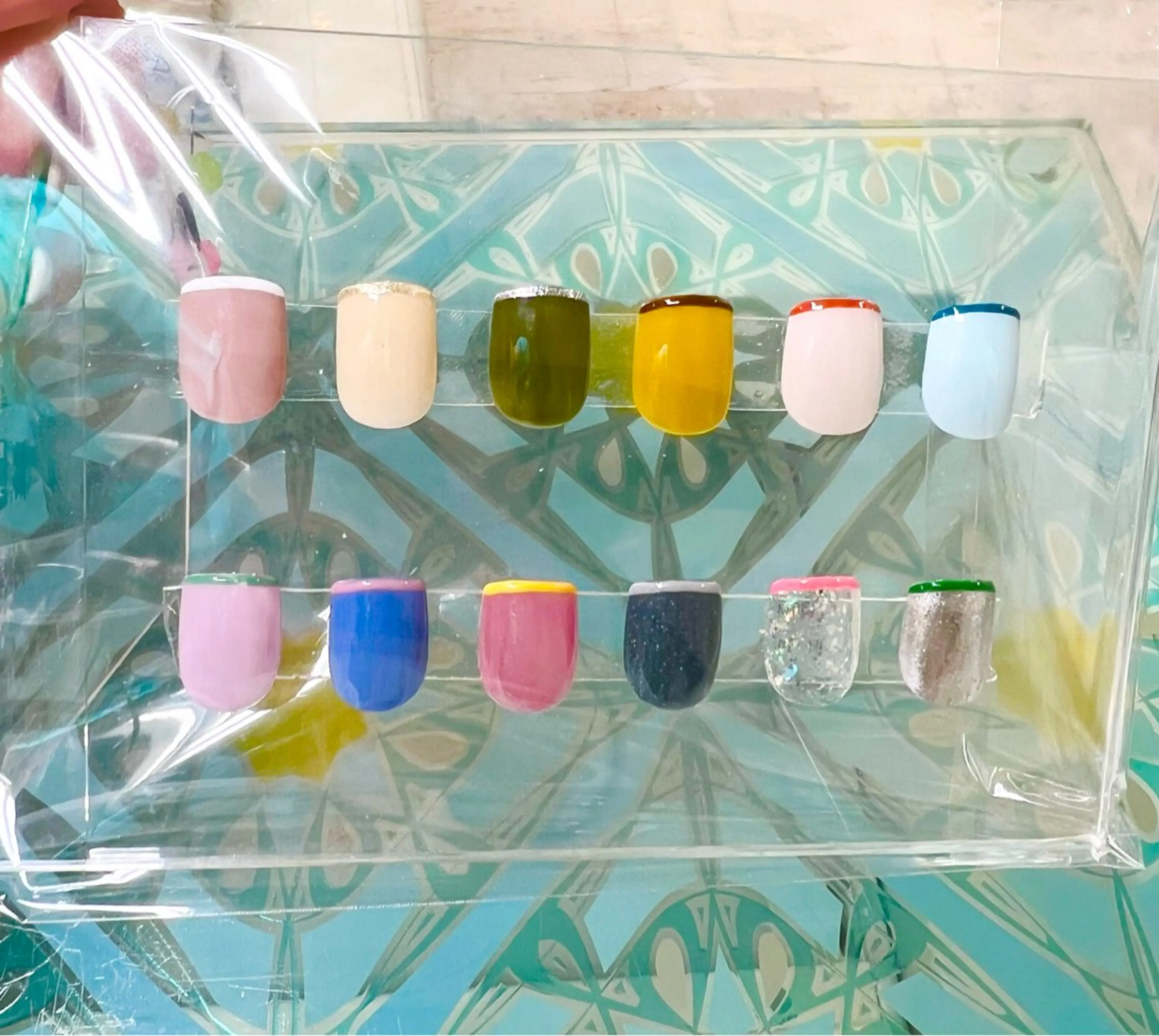 ネイル フレンチネイル マハロネイルサロン横浜店所属・吉田 里菜のネイルデザイン