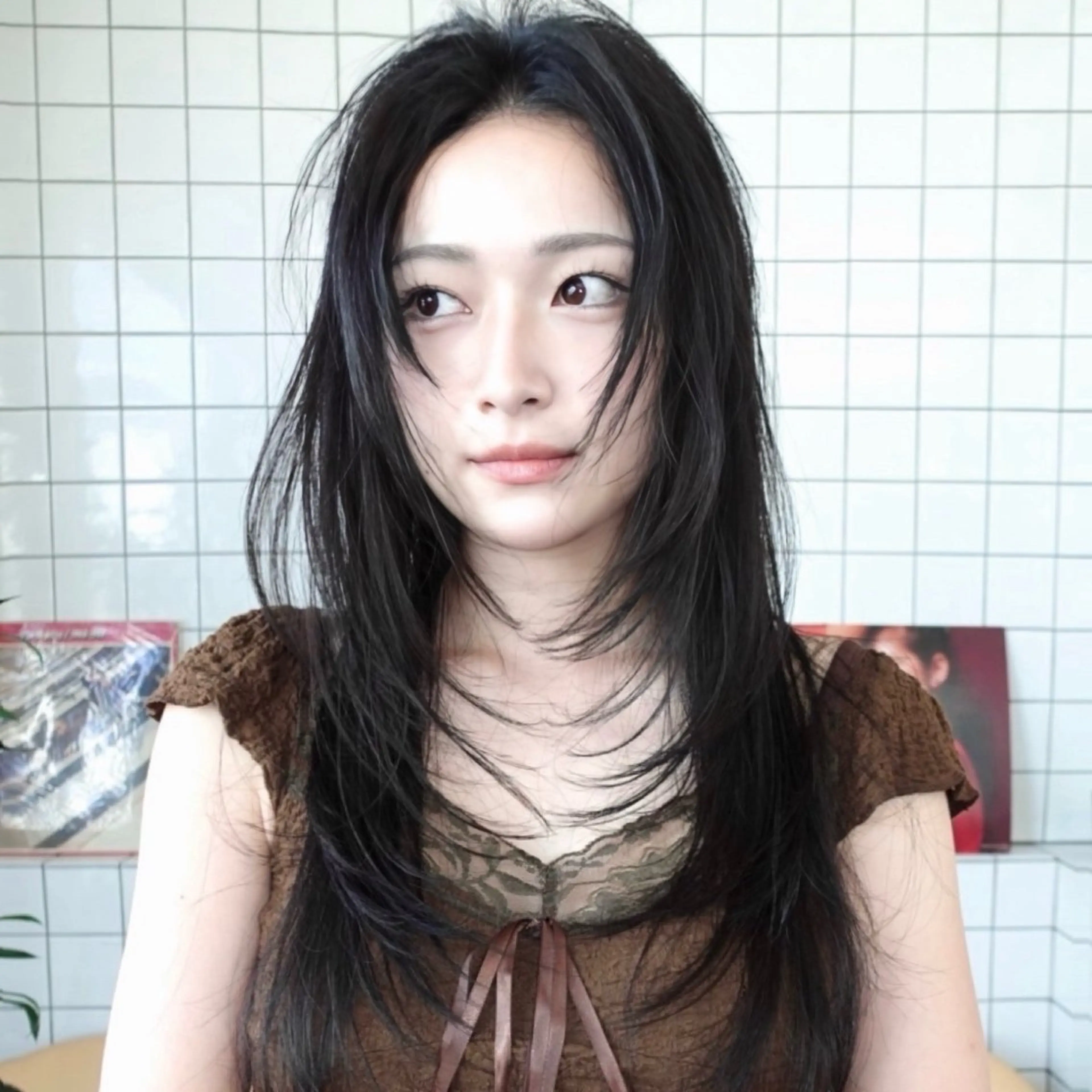 セミロング カラー 顔まわりレイヤー ハッシュカット ハイレイヤー レイヤーカット ウルフカット カット ヘアカラー 縮毛矯正 トリートメント レイヤーカット ボブ　渋谷のヘアスタイル