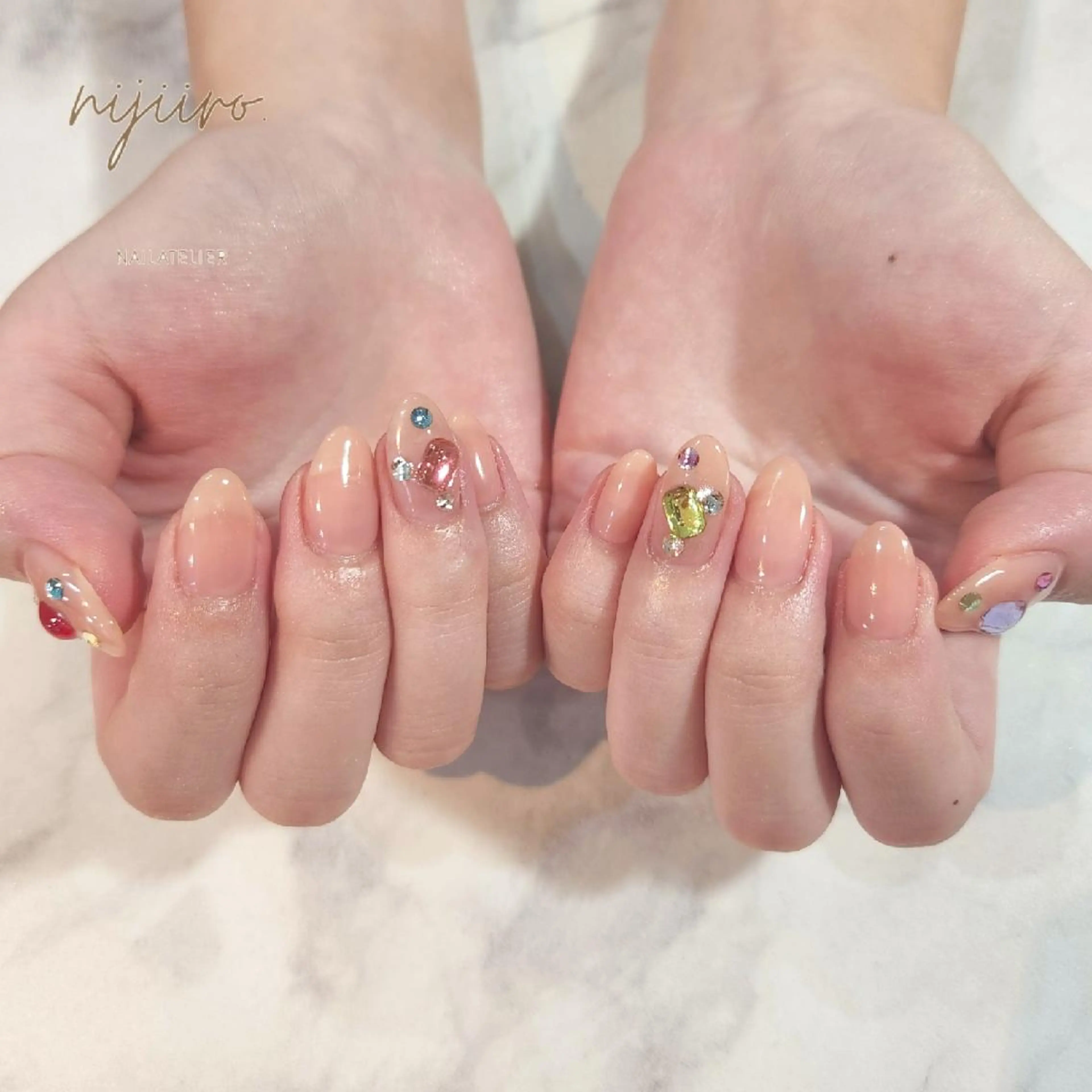 ネイル ハンドネイル nailatelier nijiiro.所属・nijiiro🌈 サトウのネイルデザイン