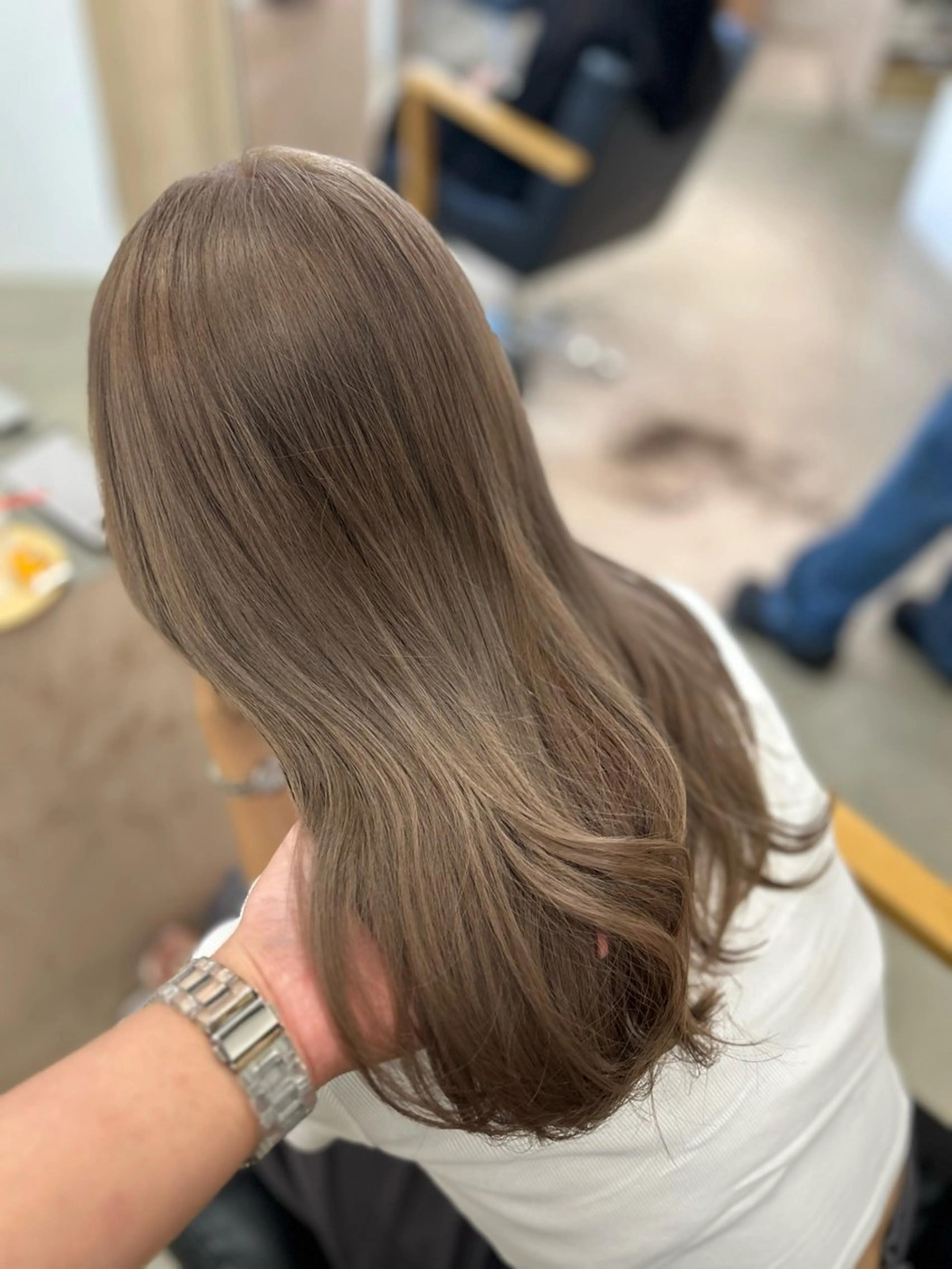 ロング カラー ベージュカラー ブリーチ ミルクティーベージュ カット ヘアカラー トリートメント ヘッドスパ noa  🦋 ブリーチ/暖色のヘアスタイル