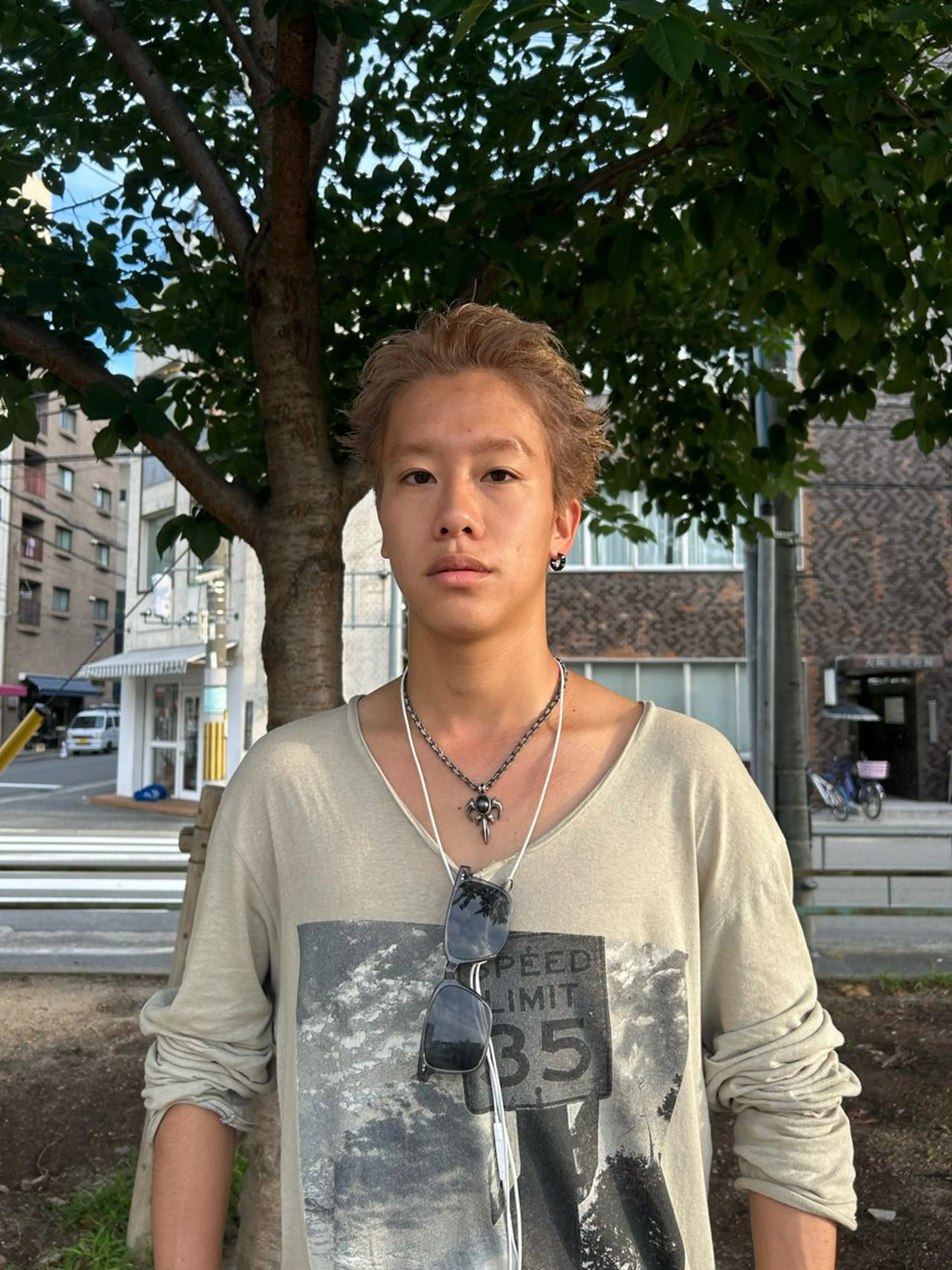 ショート カラー メンズ メンズブリーチ メンズハイトーン ブリーチ ケアブリーチ グレージュ hair salon PEARL所属・スパイキーショート/ メンズパーマ/聖矢のヘアスタイル