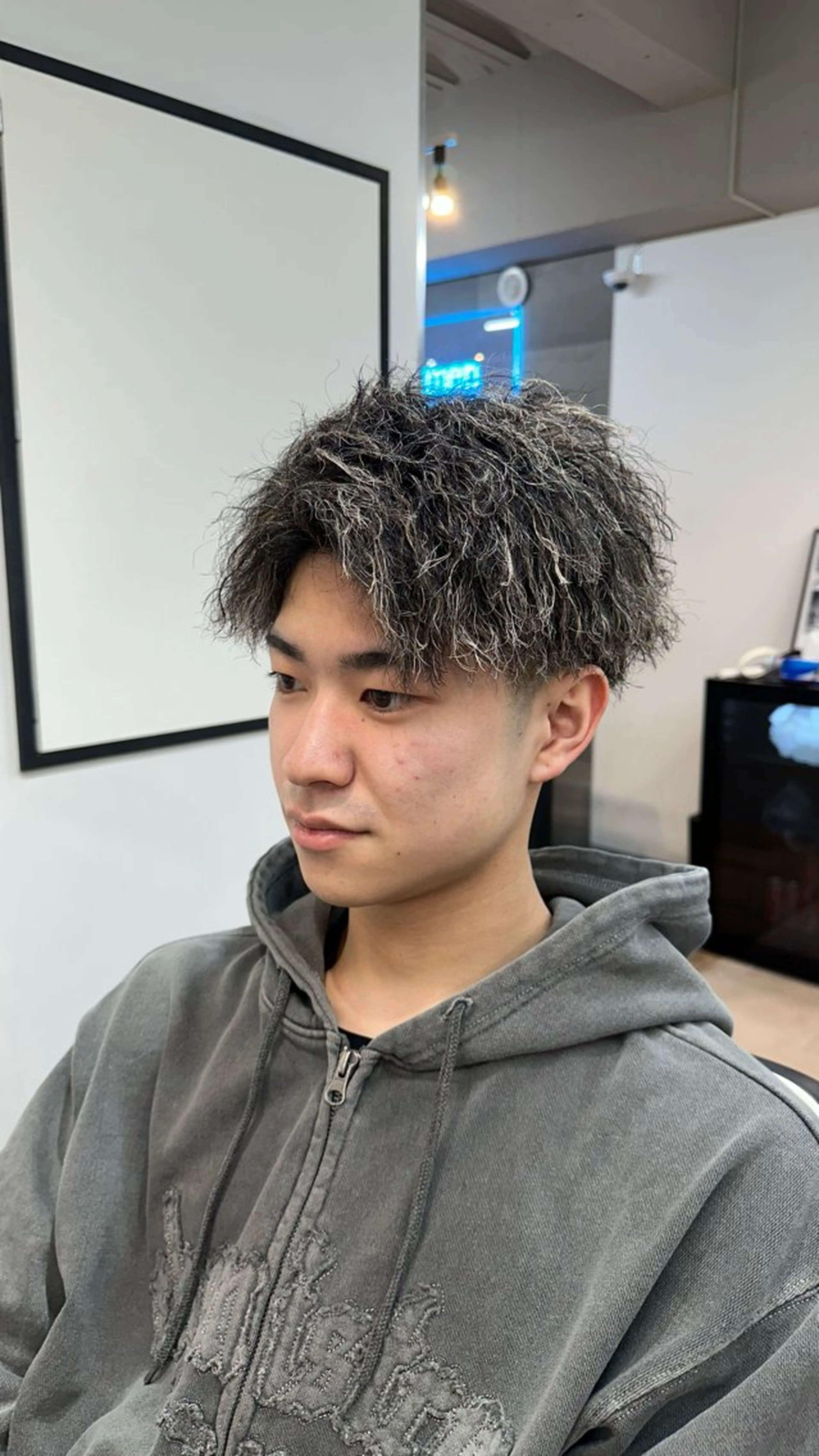 カラー パーマ メンズ 律喜/パーマ /メンズ/フェードのヘアスタイル