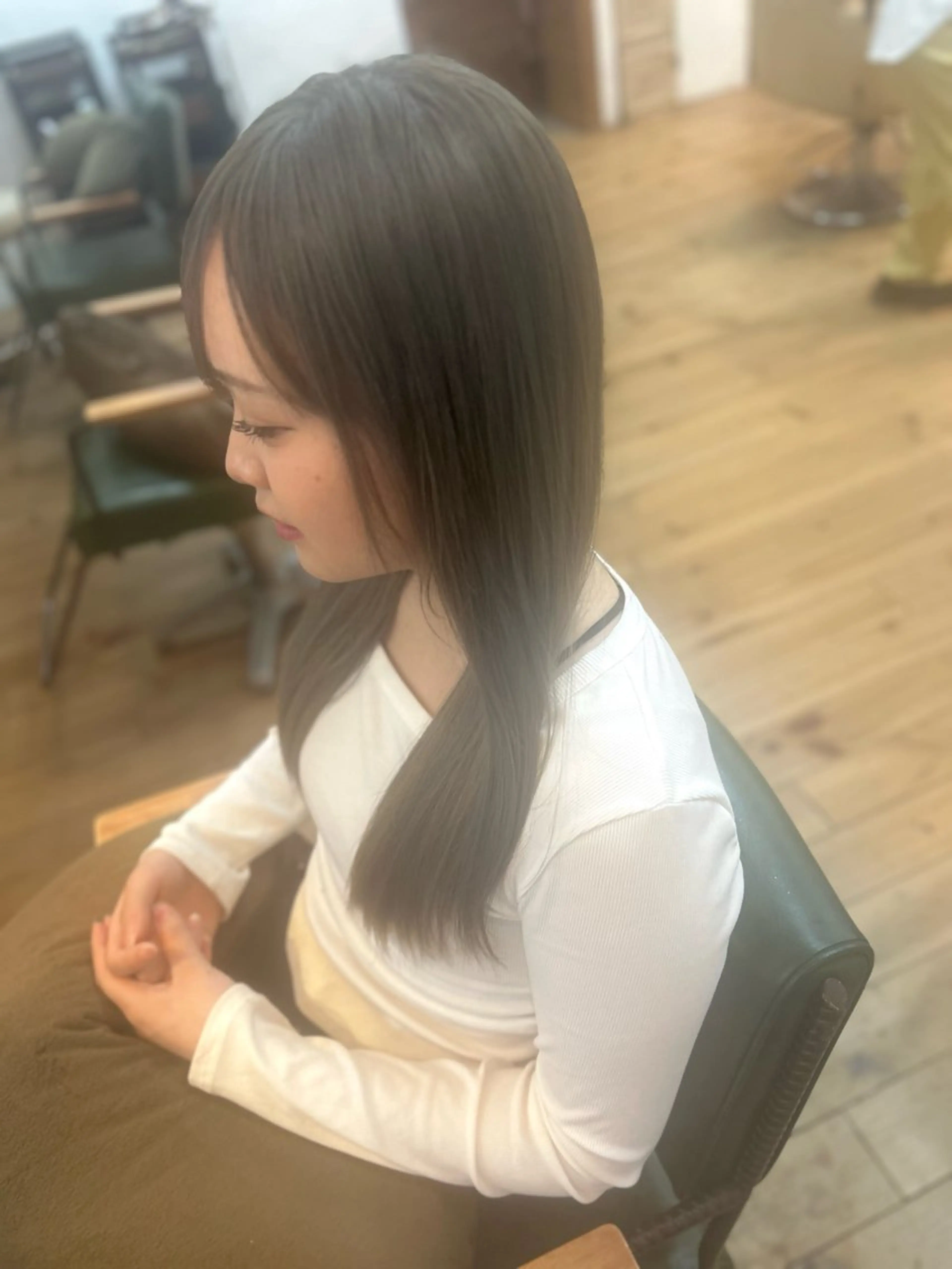 ロング カラー ベージュカラー ブリーチ カット ヘアカラー 林 エリのヘアスタイル