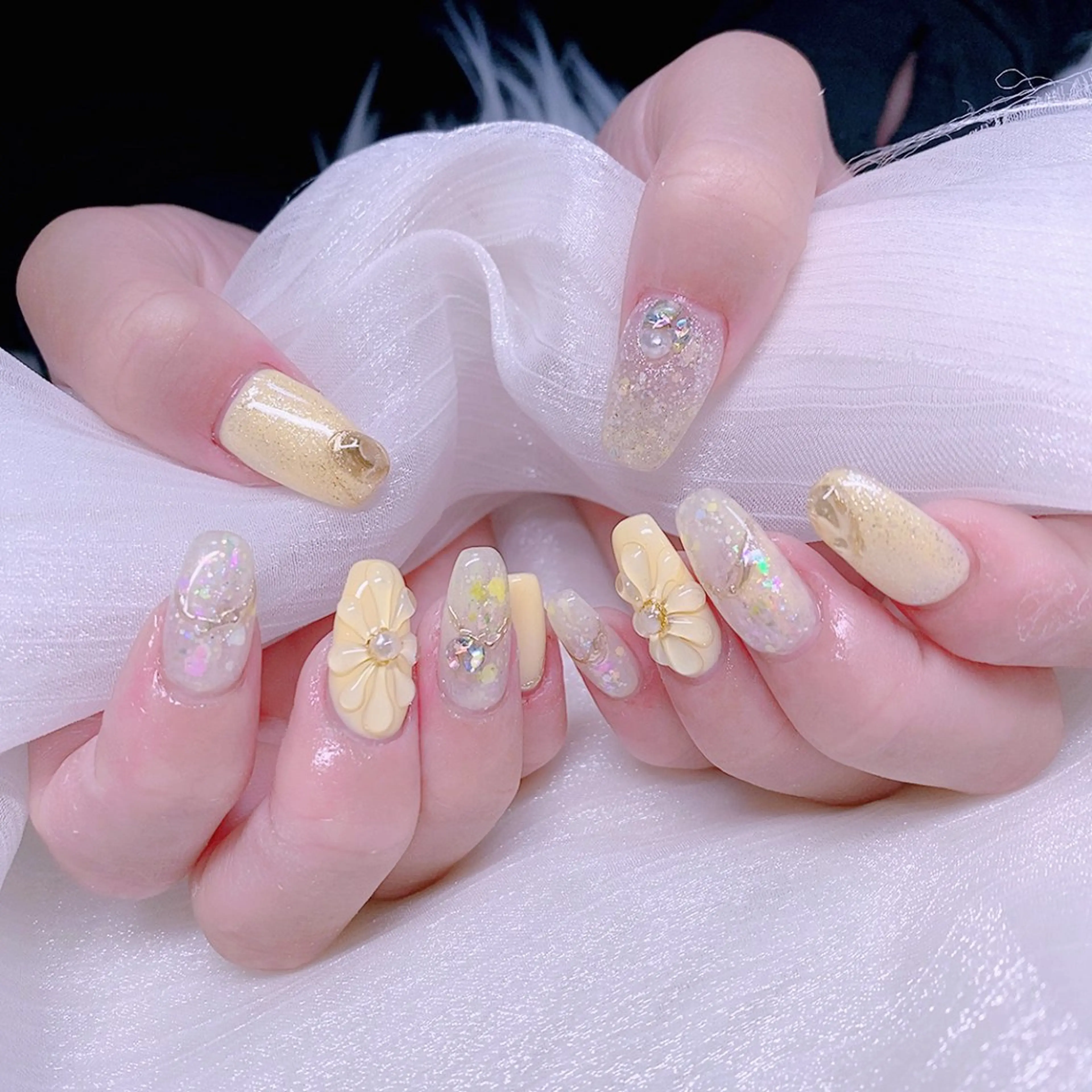 ネイル フラワーネイル キラキラネイル ミラーネイル ニュアンスネイル ぷっくりネイル Nail Yunaのネイルデザイン