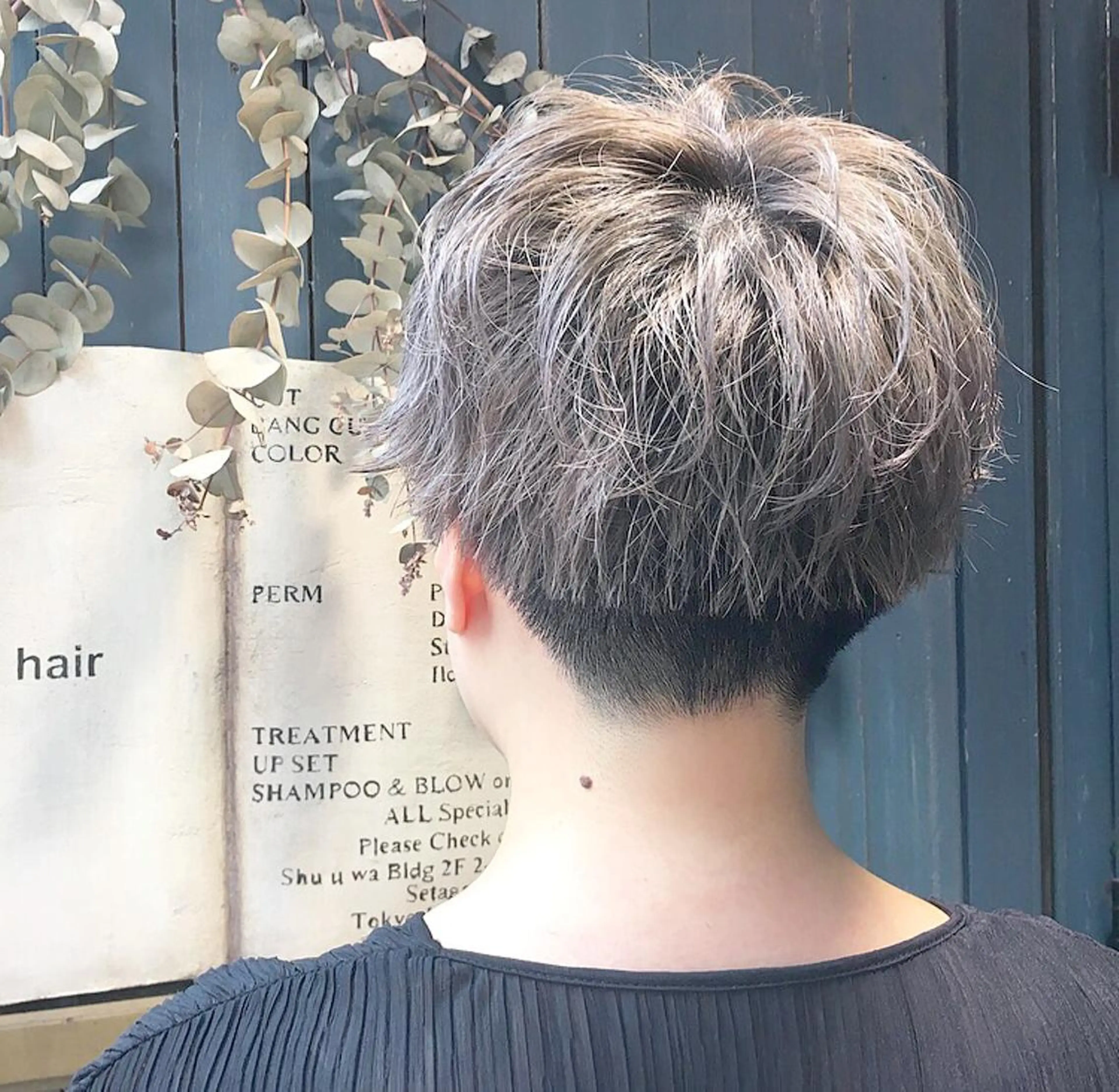 ショート カラー ブリーチ、パーマ 西部笑のヘアスタイル