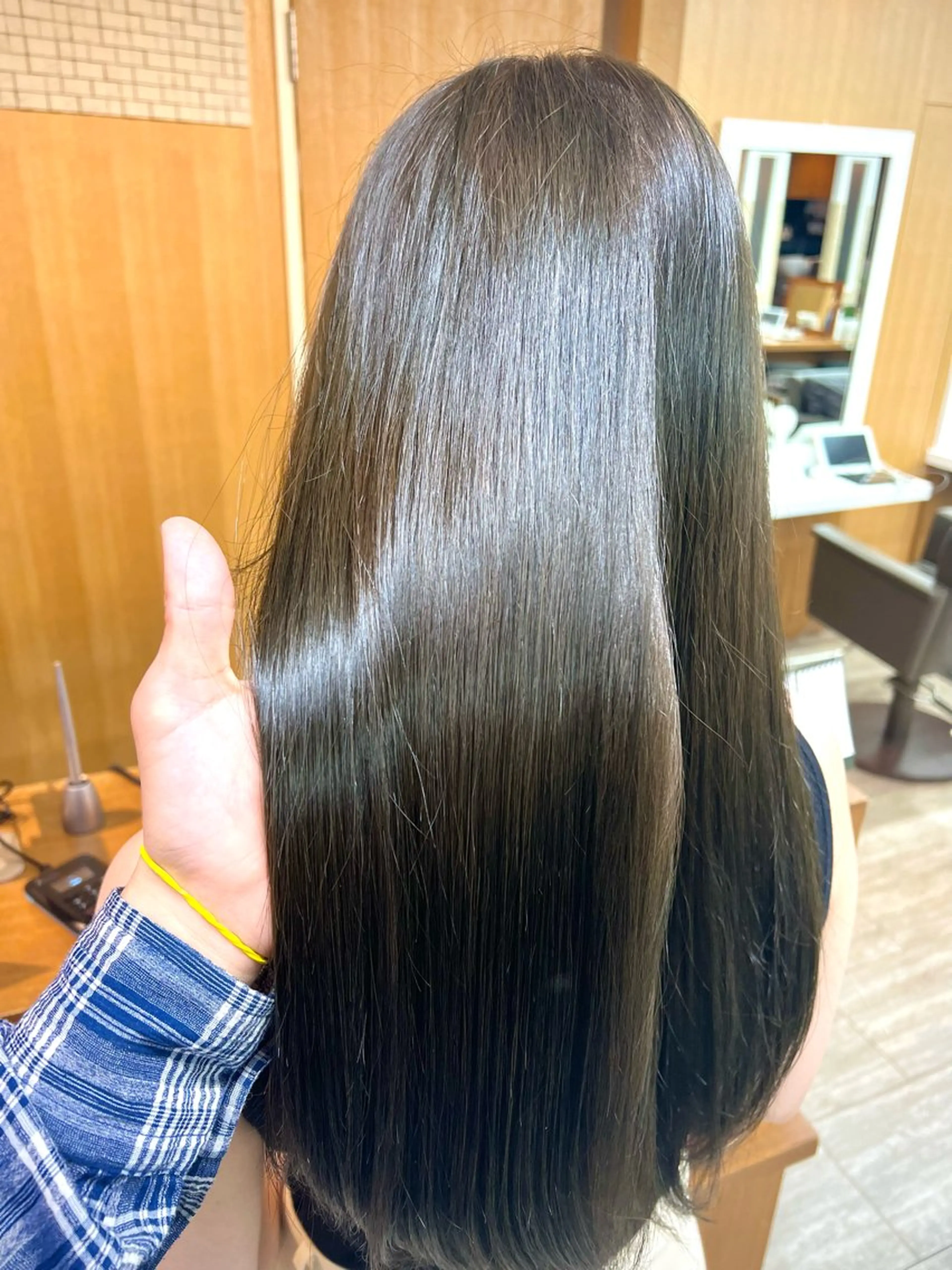 ロング カラー グレージュ オリーブグレージュ オリーブグレー 透明感カラー/ イルミナカラーヒロキのヘアスタイル