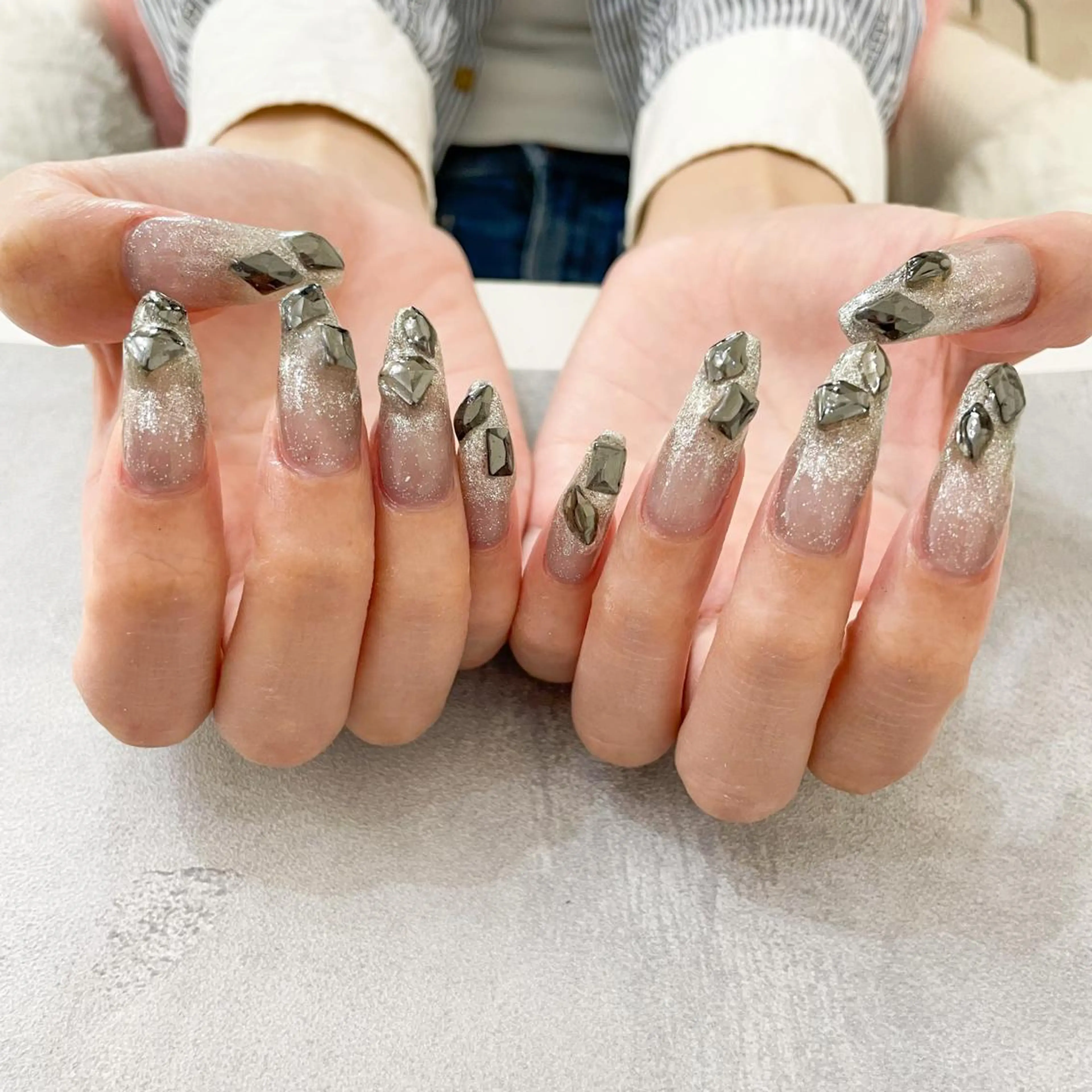 ネイル ハンドネイル ゴテゴテ💙ワンホン リオナのネイルデザイン