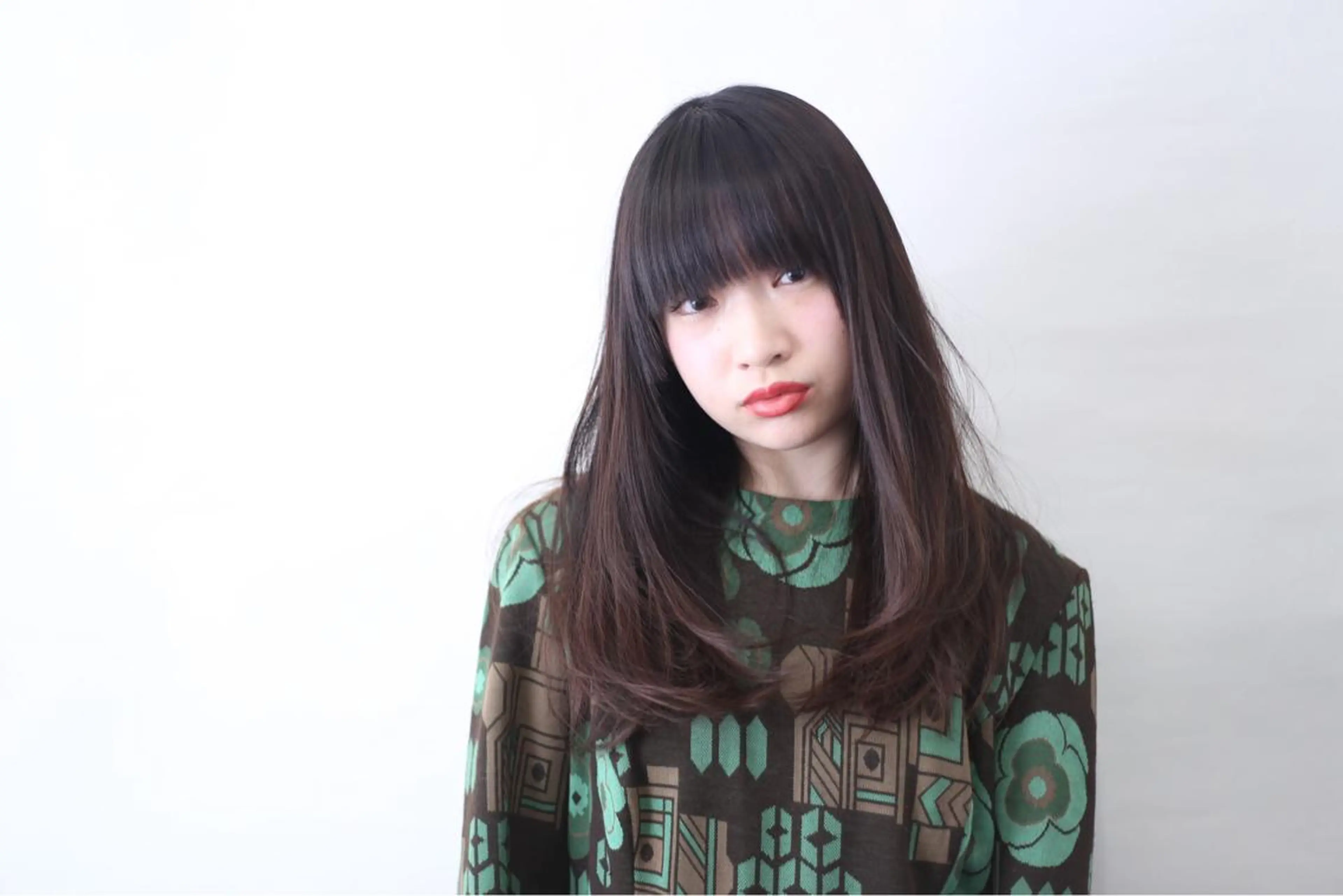 ロング オーストヘアージジ所属・TAI透明カラー 柔らかい縮毛矯正のヘアスタイル