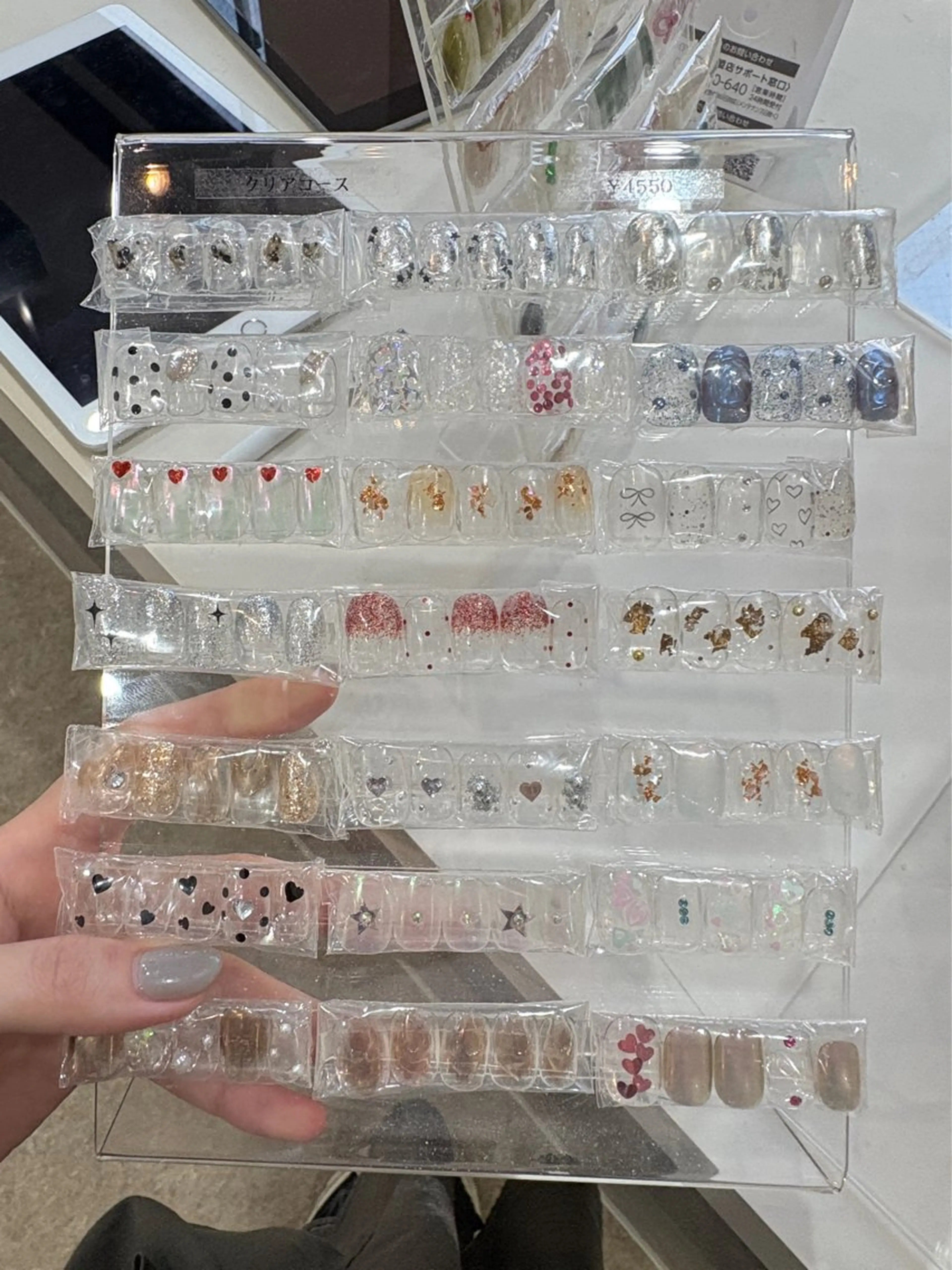 ネイル AKAHOSHI . Rのネイルデザイン