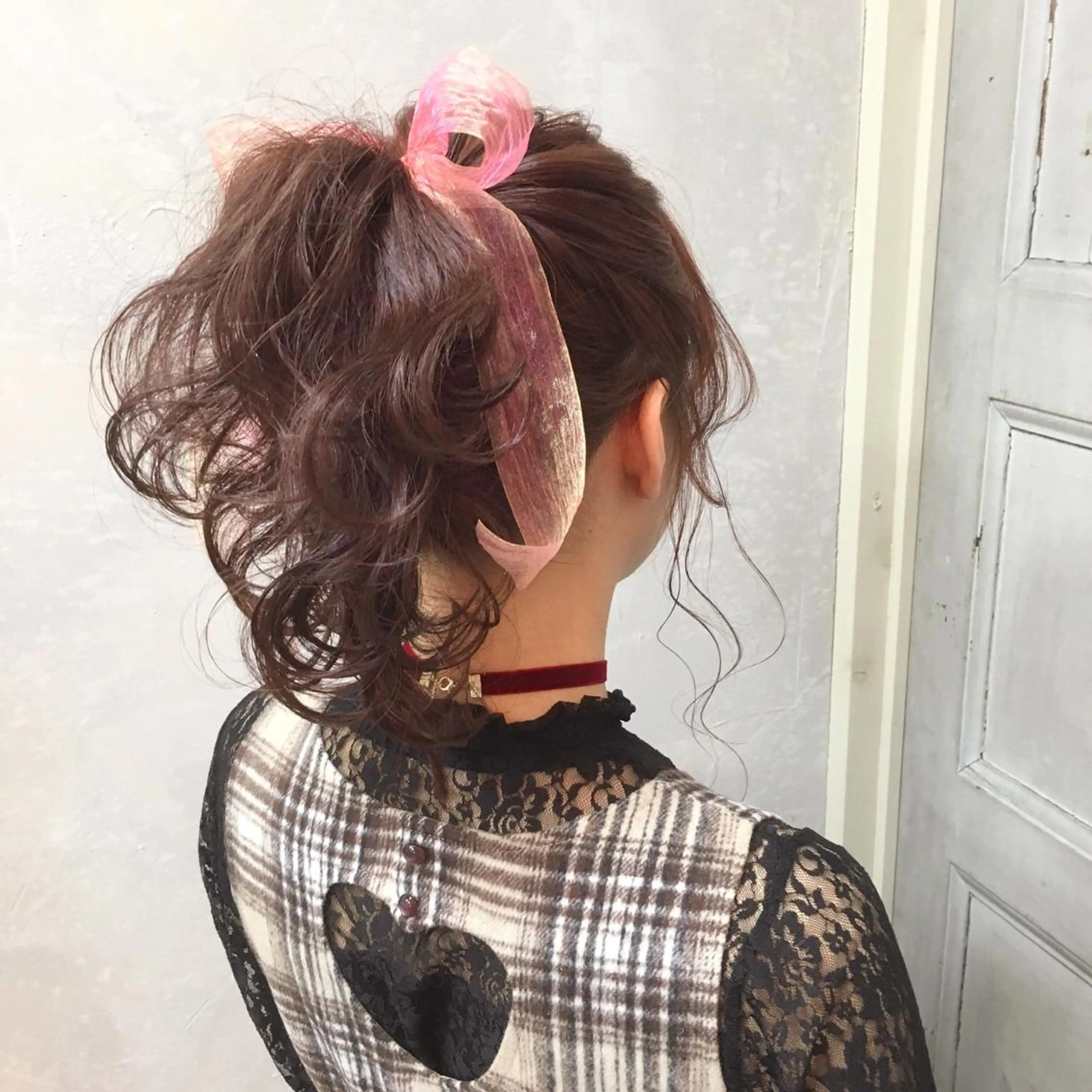 セミロング カラー ヘアアレンジ ポニーテール ピンクカラー autre所属・大久保 ひでなりのヘアスタイル