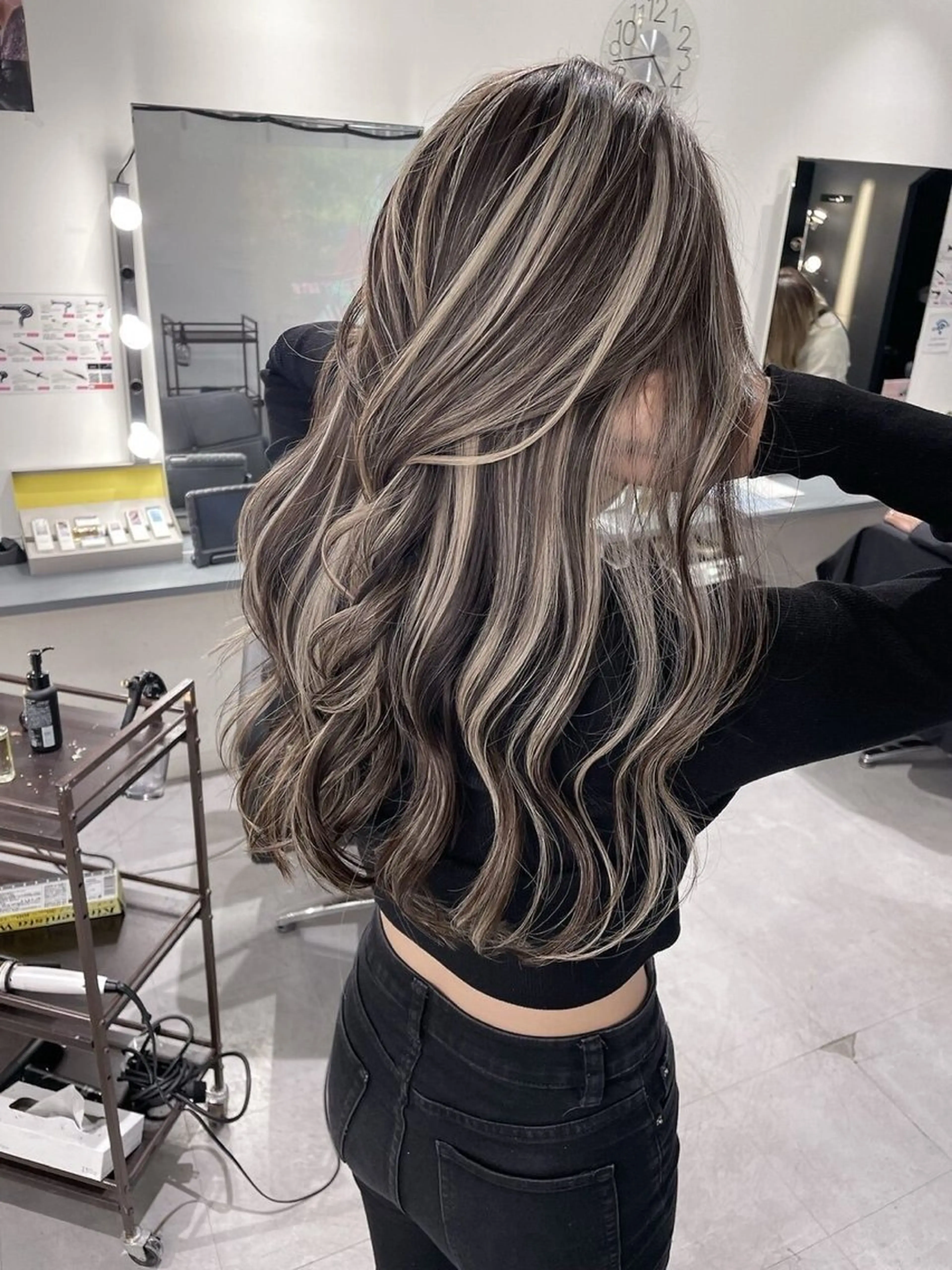 ロング カラー ハイライトカラー ハイライト 𝑲𝒊𝒏𝒈 𝑴𝒂𝒚𝒖🌺のヘアスタイル