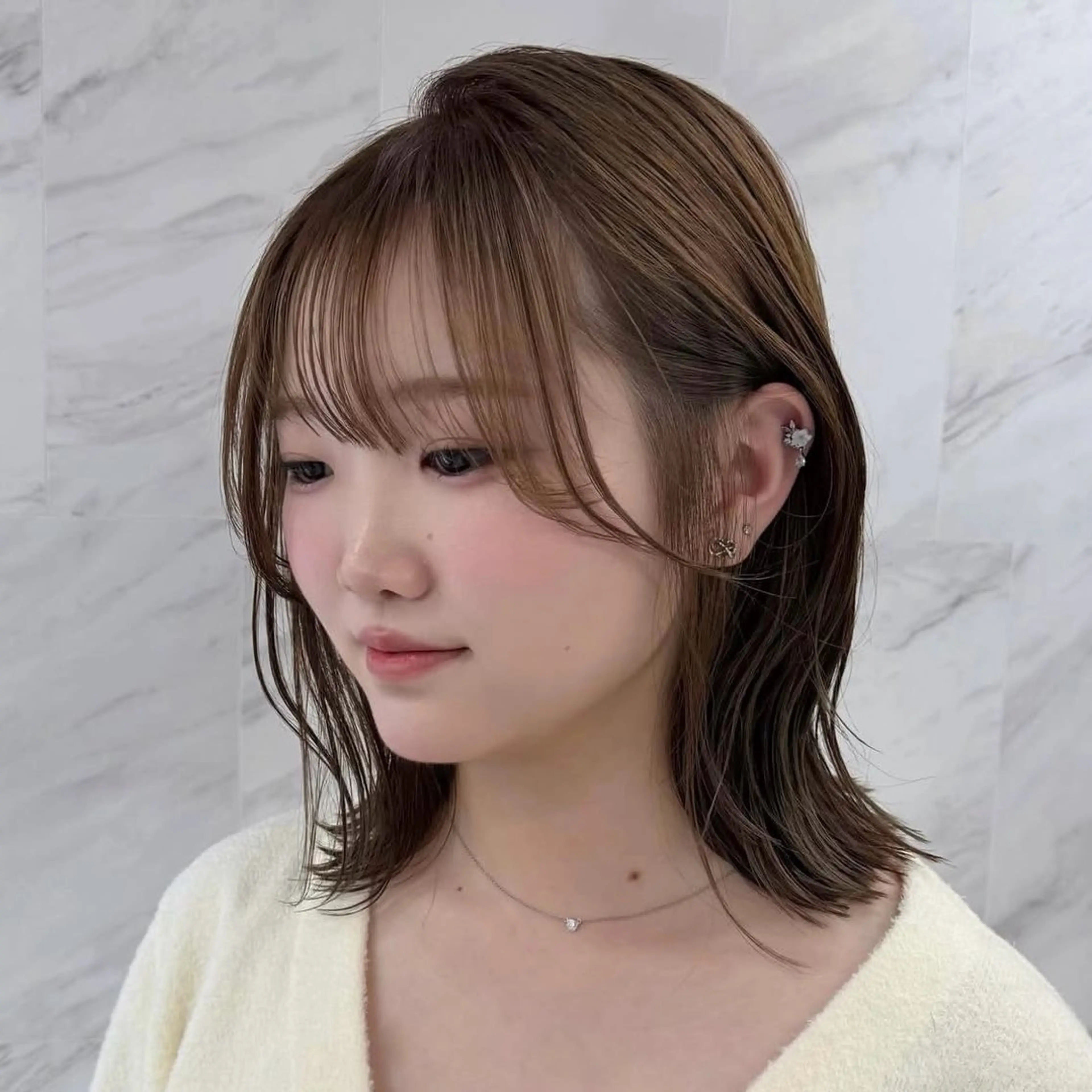 ミディアム カラー シールエクステ ブリーチ ケアブリーチ ダブルカラー インナーカラー ヘアカラー トリートメント loa所属・🔗透明感カラー🔗 エクステ✂️はるちかのヘアスタイル