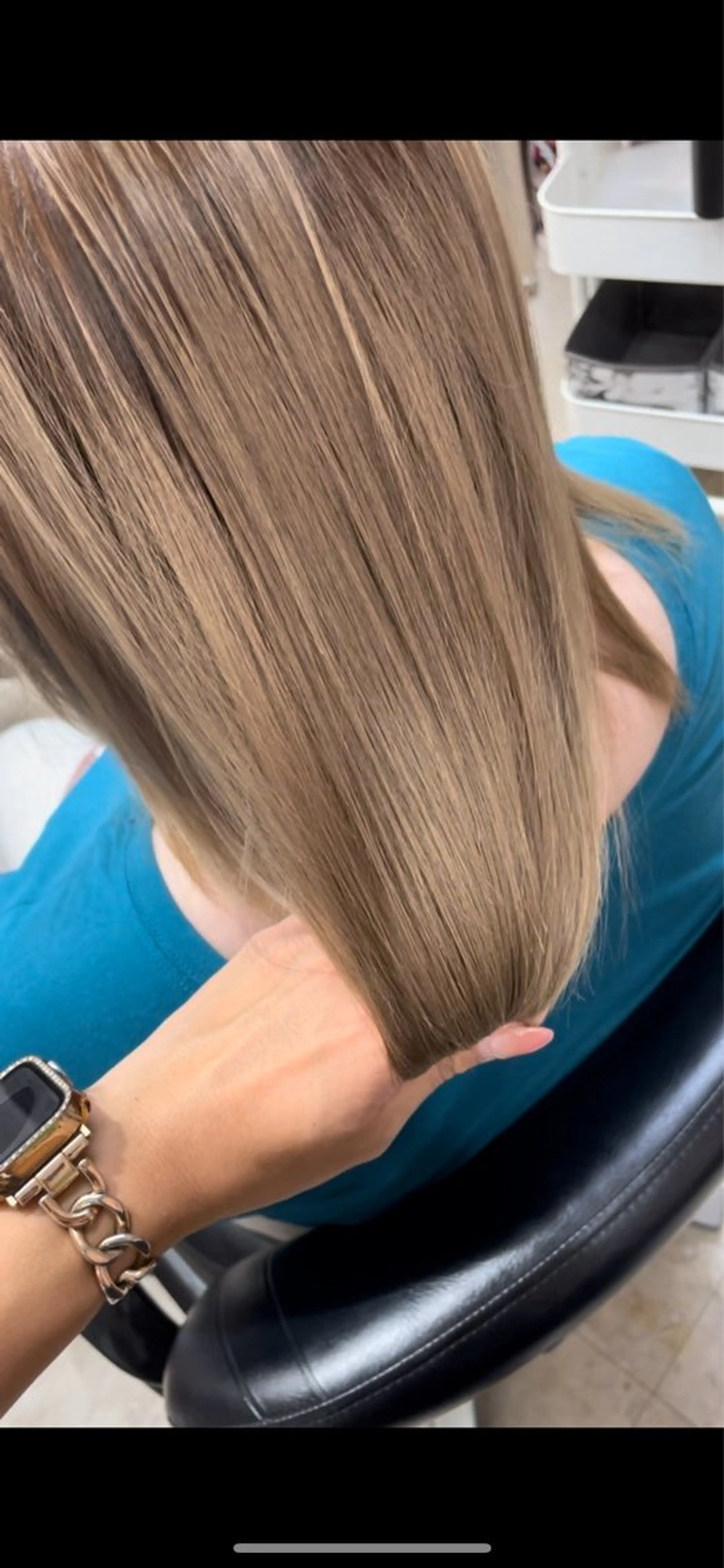 ミディアム カラー ベージュカラー ブリーチ ミルクティーベージュ 福見 美保のヘアスタイル