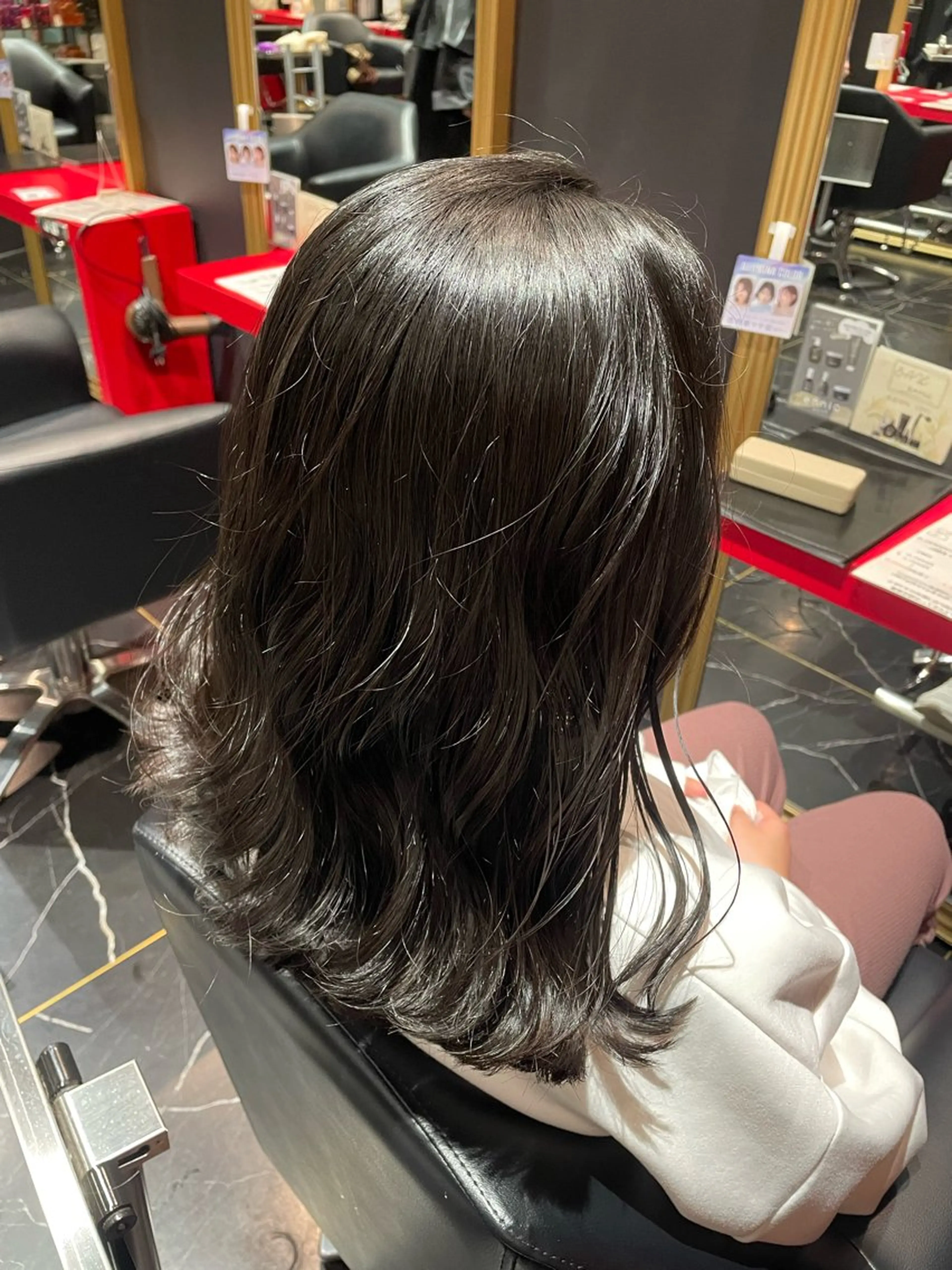 ミディアム 森 亜紗美のヘアスタイル