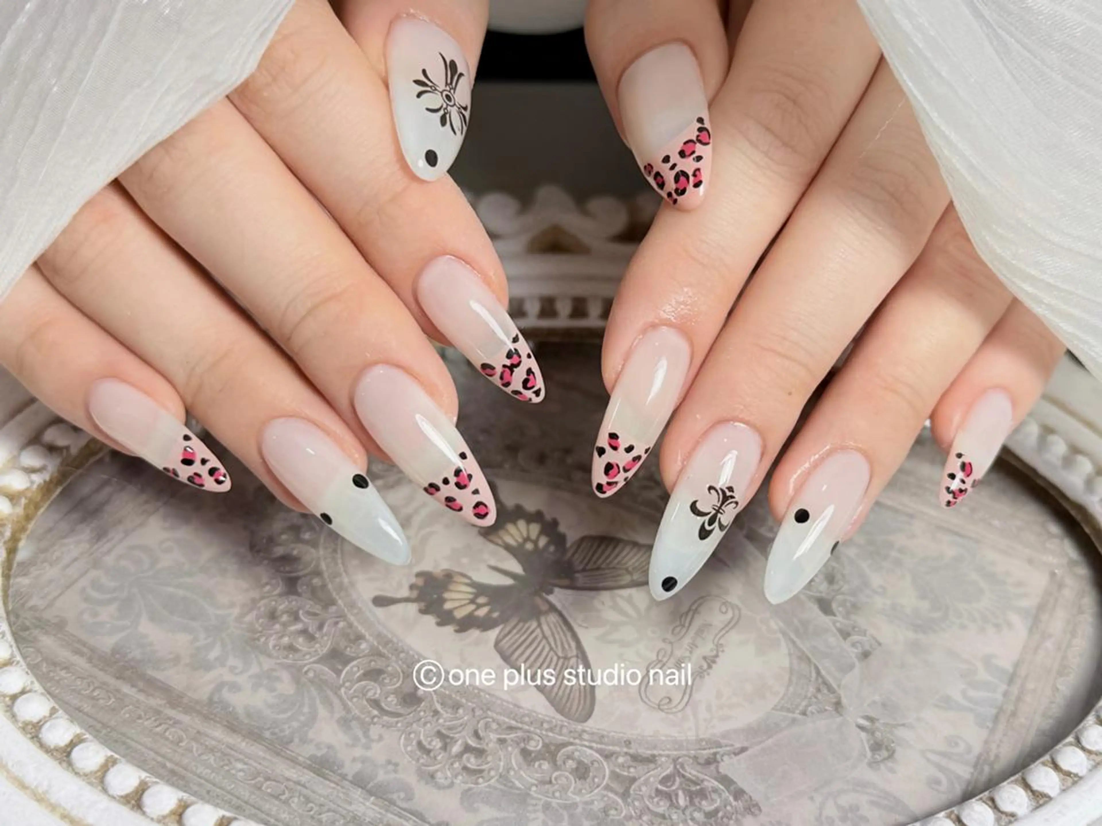 ネイル アニマル柄 ボルドー ブラウン フレンチネイル マグネットネイル One plus StudioNailのネイルデザイン