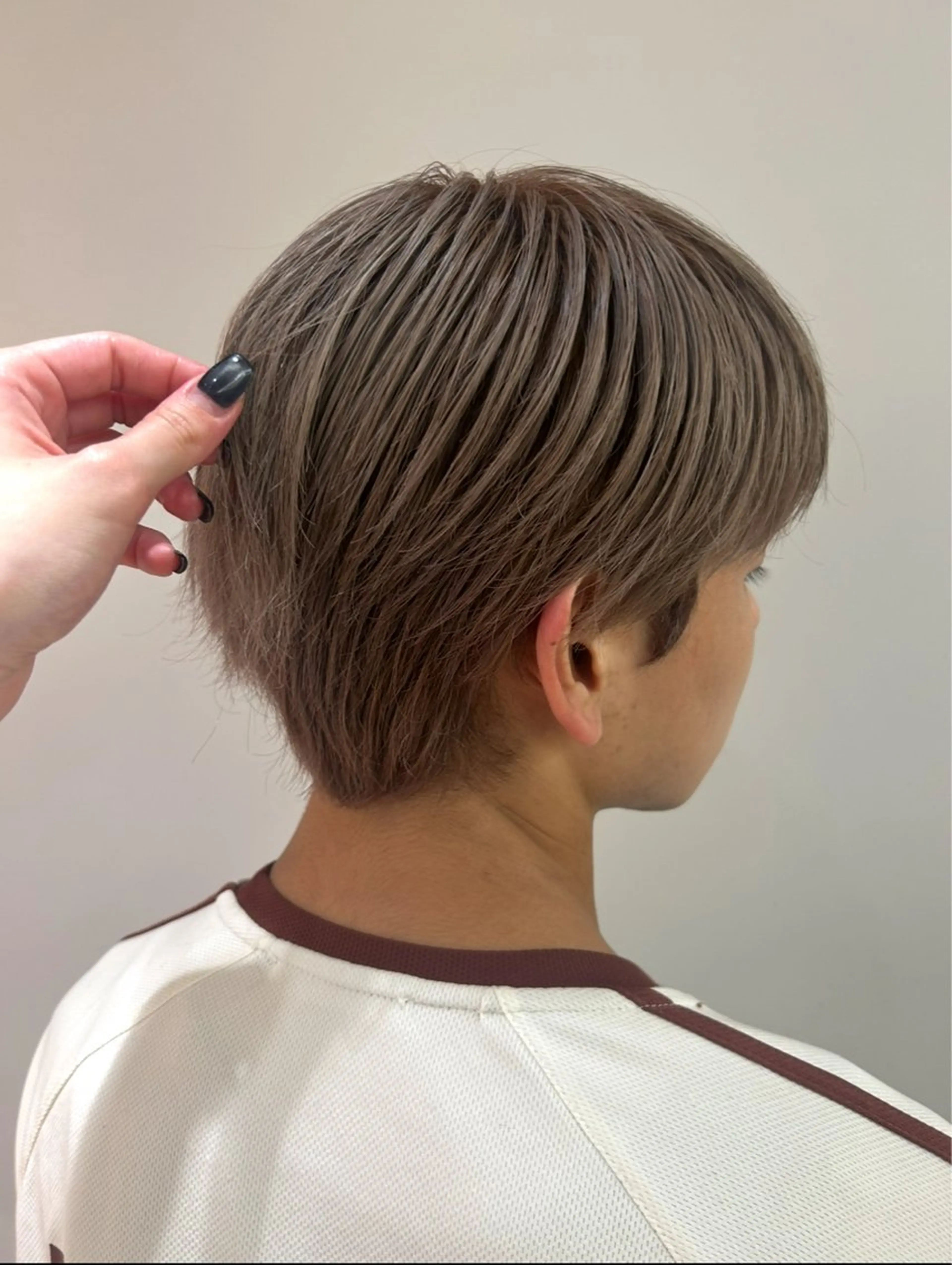 カラー ブリーチ グレージュ ヘアカラー 長谷川 結奈のヘアスタイル