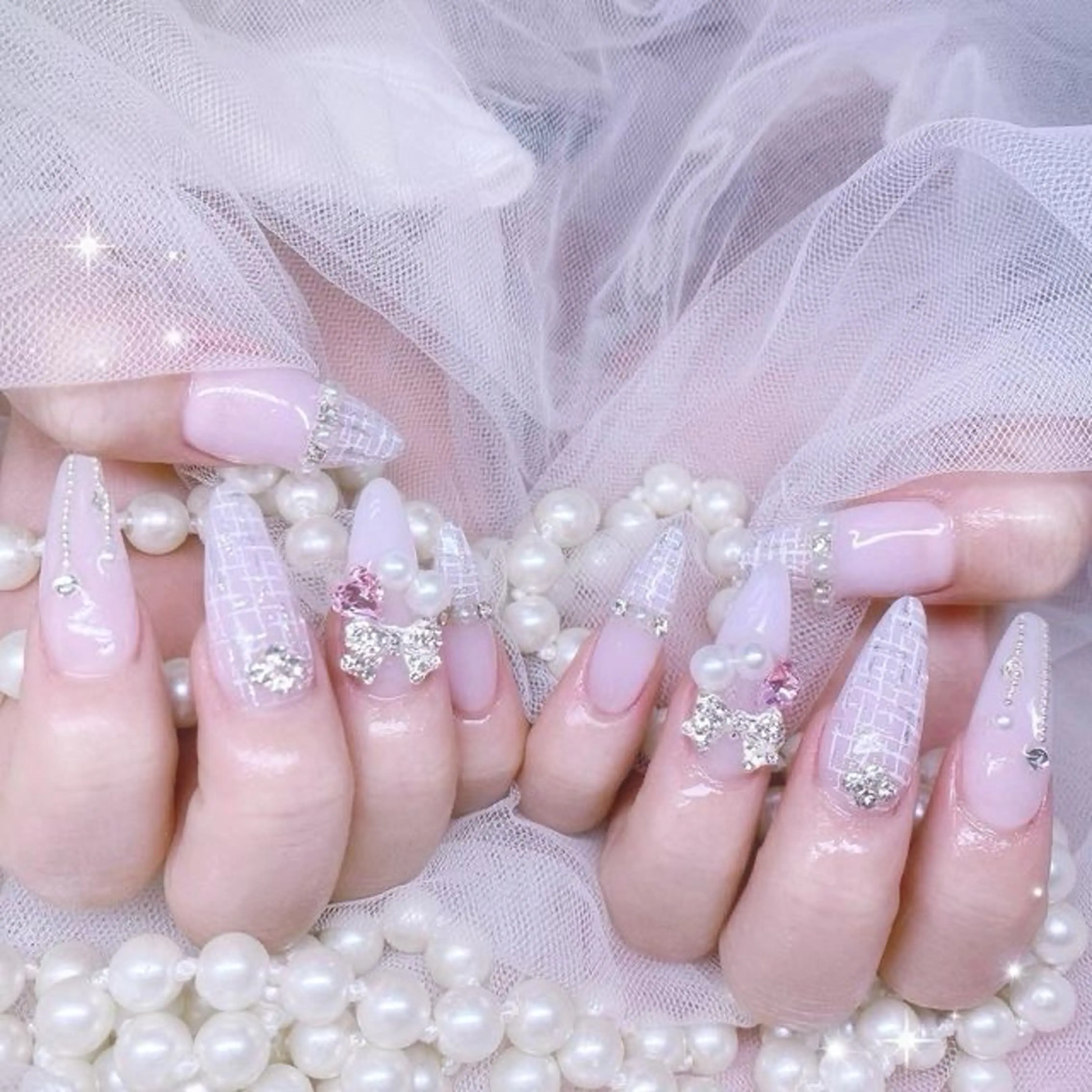 ネイル マグネットネイル ピンク ネイルチップ 冬ネイル クリスマス Lee Nailsのネイルデザイン