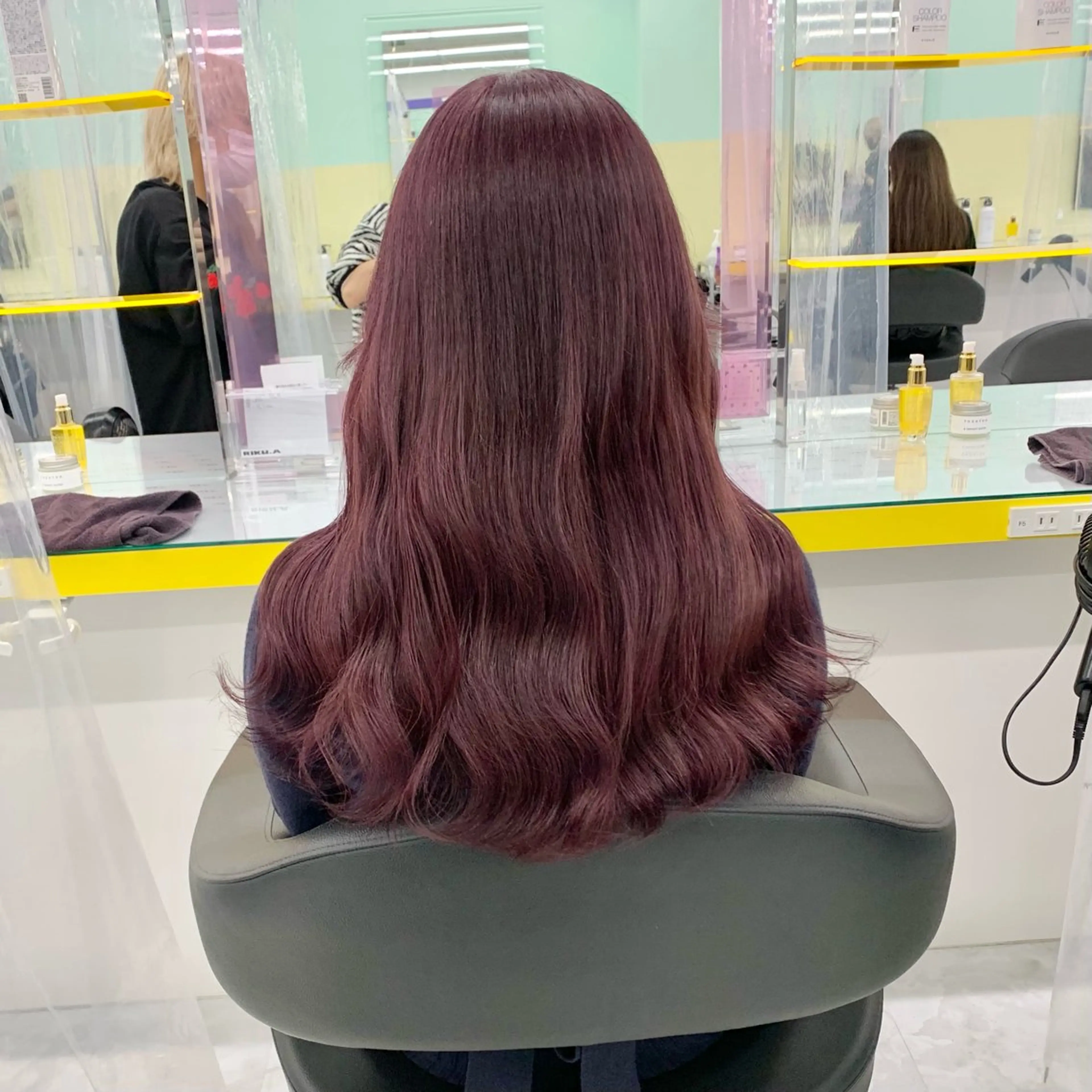 ロング カラー カット ヘアカラー トリートメント ハイトーンカラー 🦄レイヤーカットのヘアスタイル