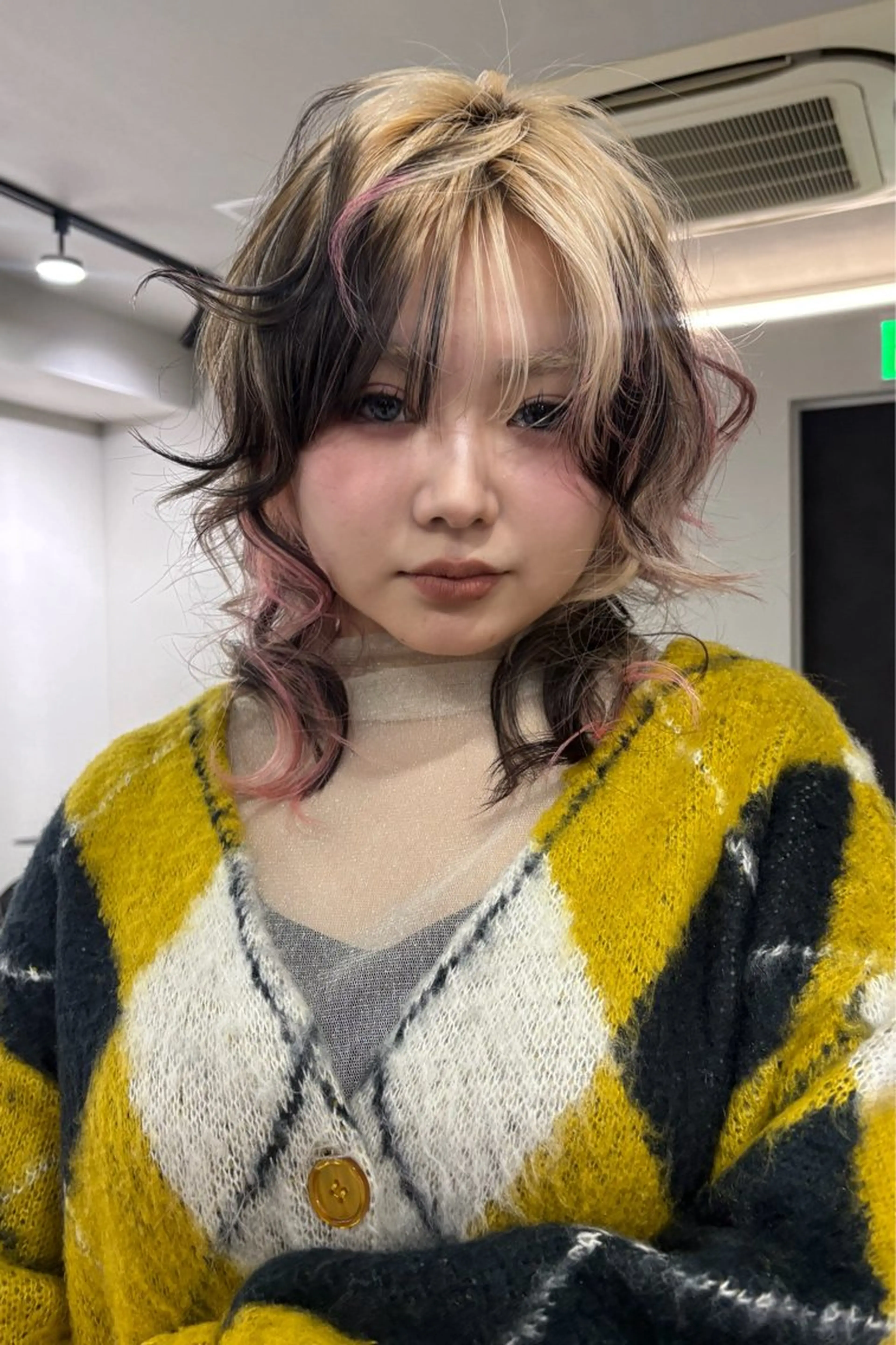 ミディアム カラー ヘアアレンジ ヘアカラー のん🎀ハイトーン/ レイヤーカット🐳のヘアスタイル