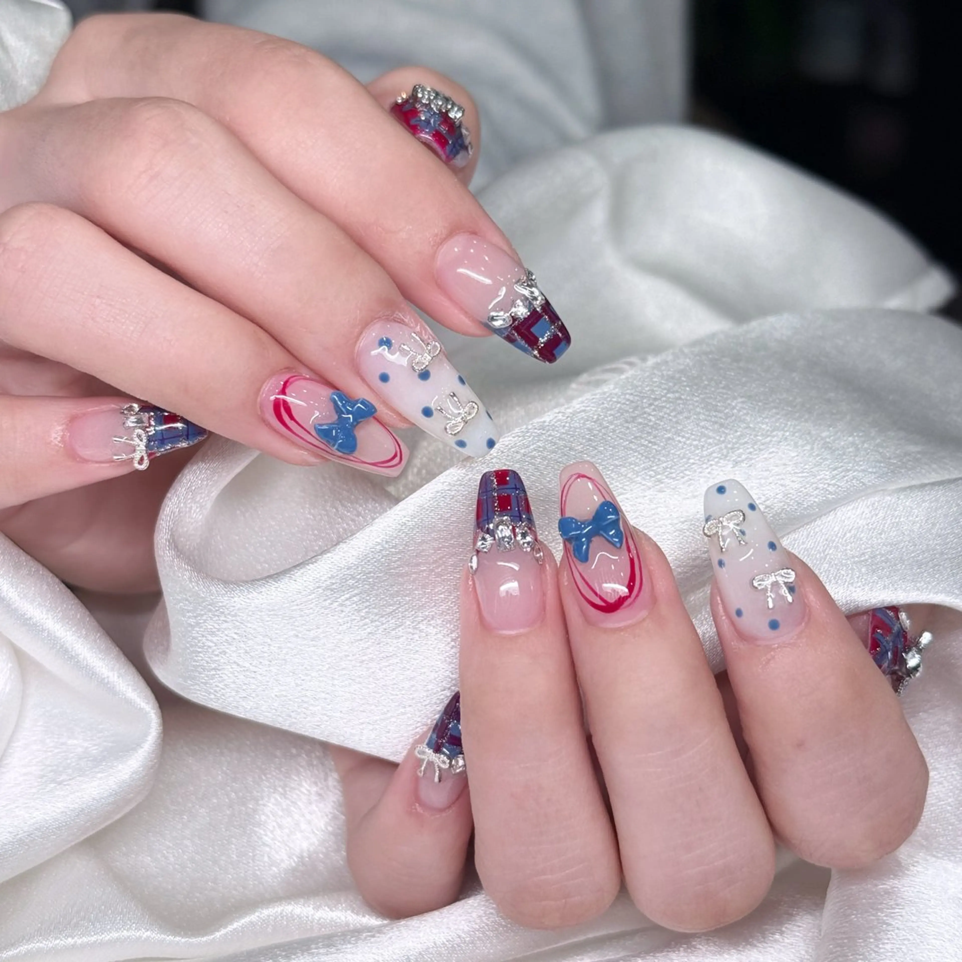 ネイル オーロラネイル ブルー チークネイル フットネイル フレンチネイル ハンドネイル JAN 168 池袋のネイルデザイン