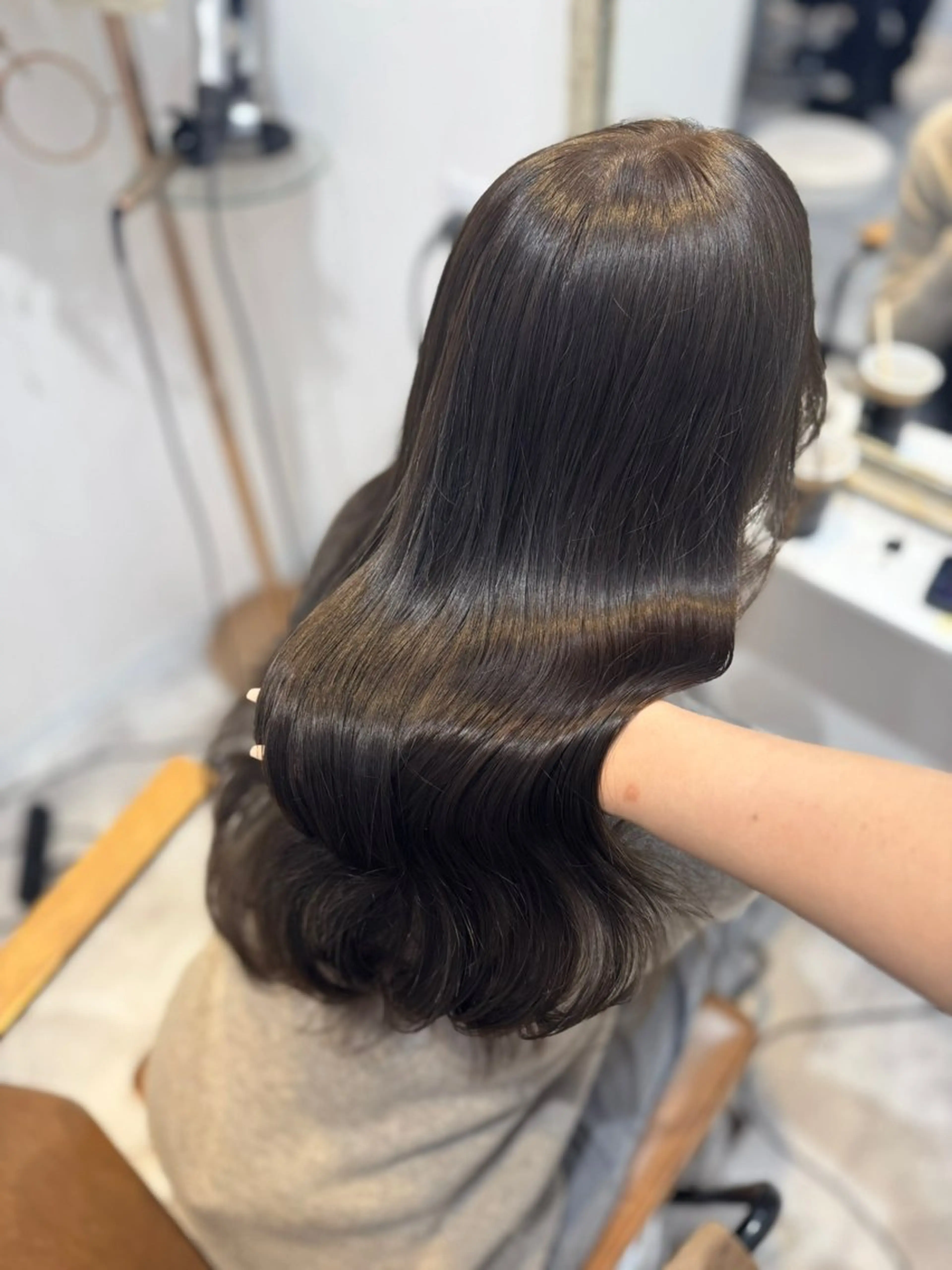 ロング カラー アッシュ アッシュブラウン ベージュカラー 黒髪 ブリーチ カット ヘアカラー トリートメント 赤み無し柔らかカラー 【梅田】madokaのヘアスタイル