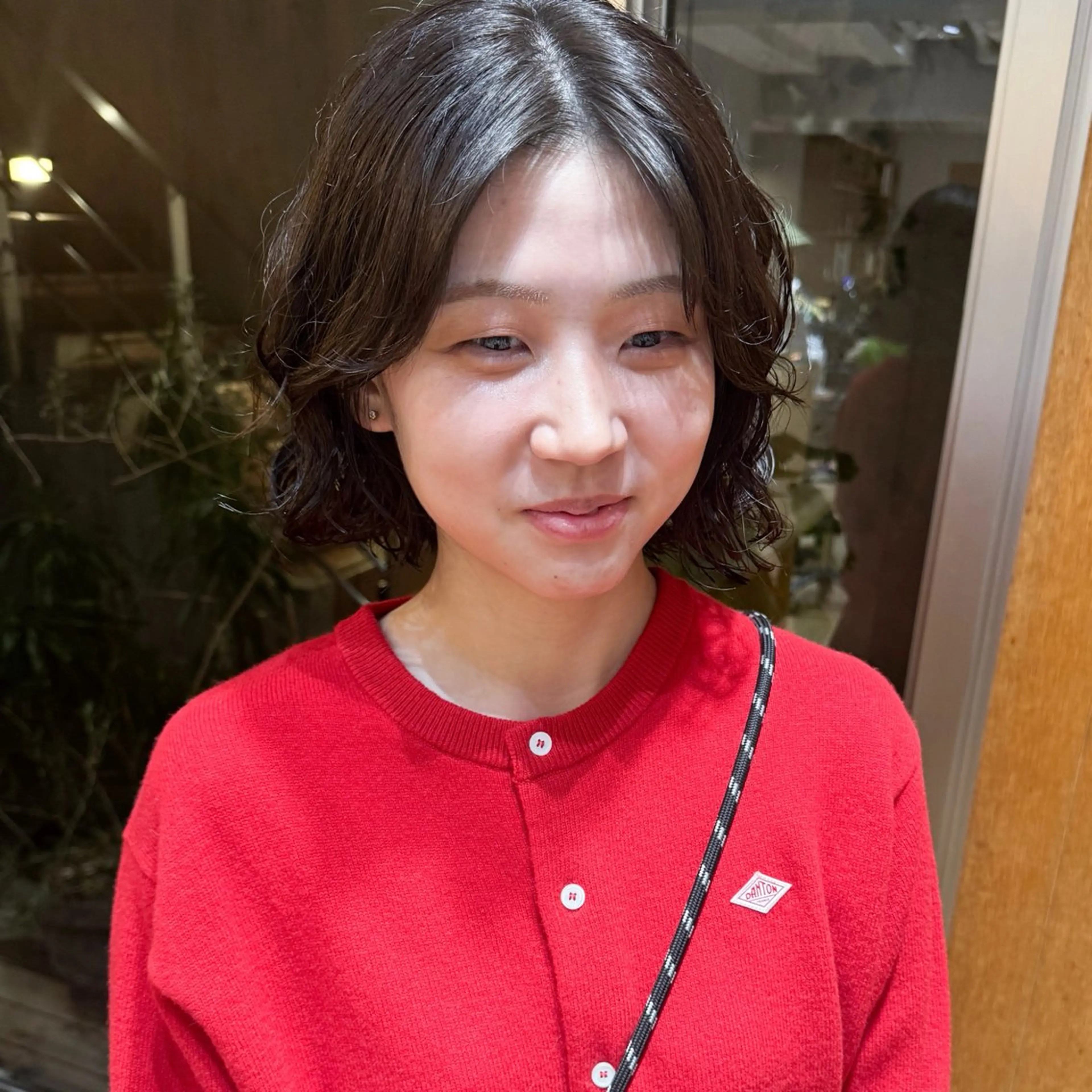 ショート パーマ 外ハネヘア カット パーマ 大橋 芽衣のヘアスタイル