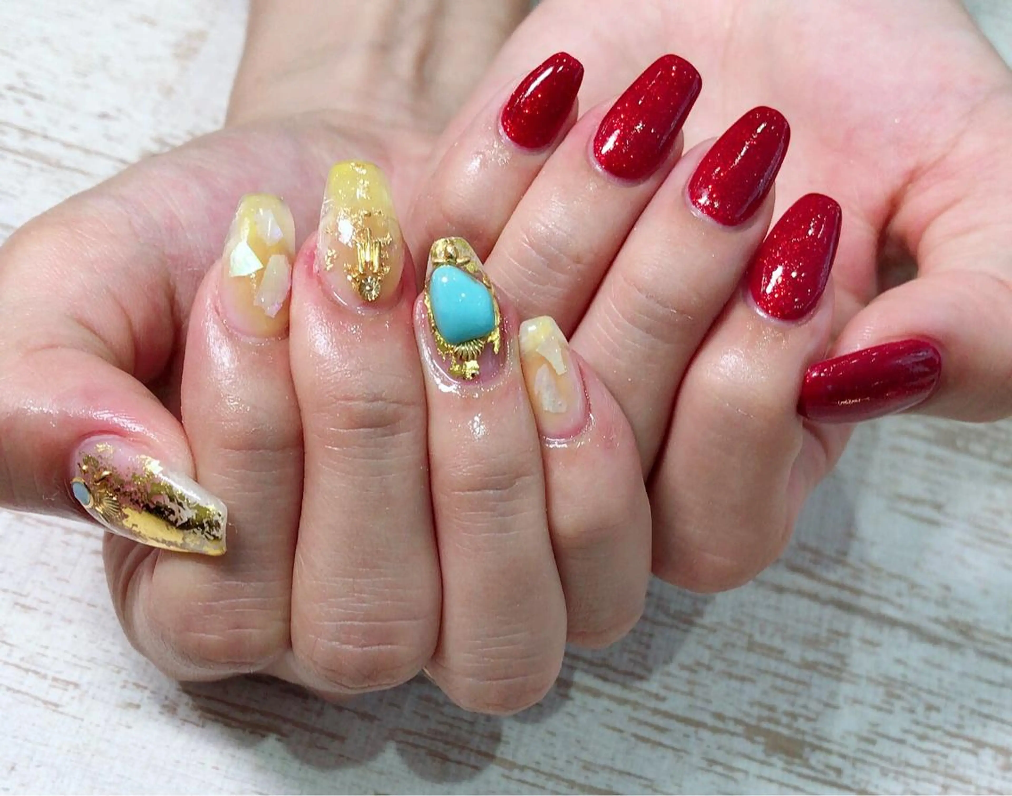 ネイル ジェルネイル ラメ(グリッター) 赤色 ハンドネイル Lino+ ネイル&よもぎ蒸しのネイルデザイン