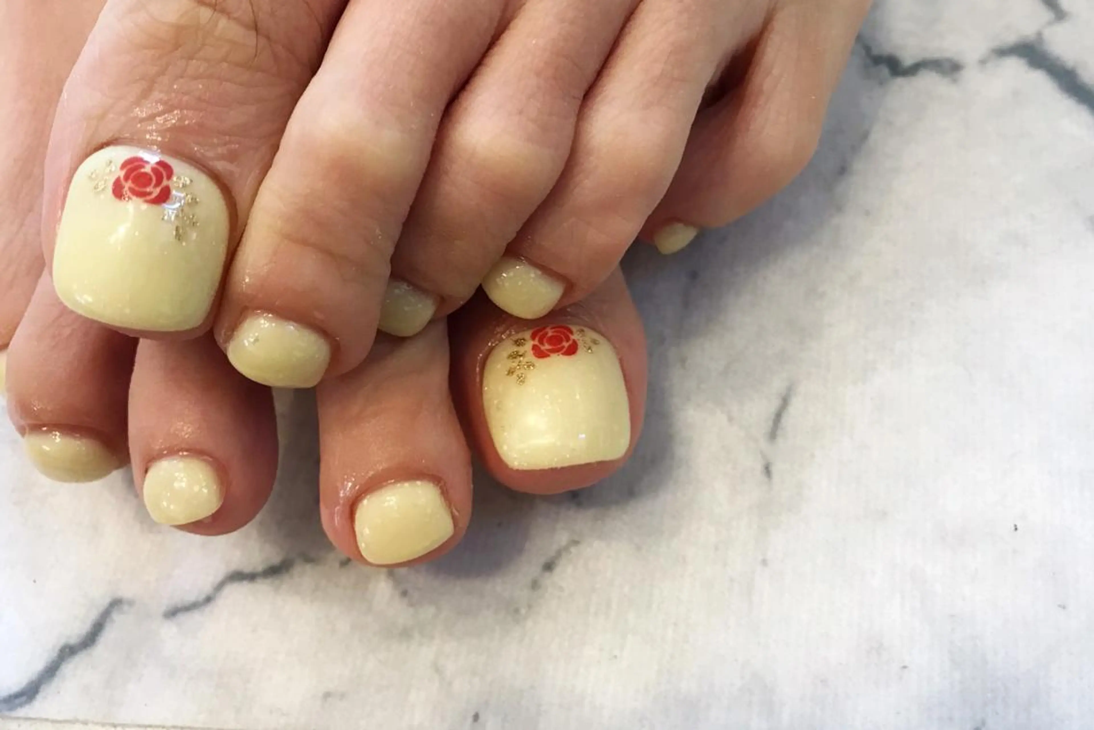 ネイル ネイルリボン 受付スタッフのネイルデザイン