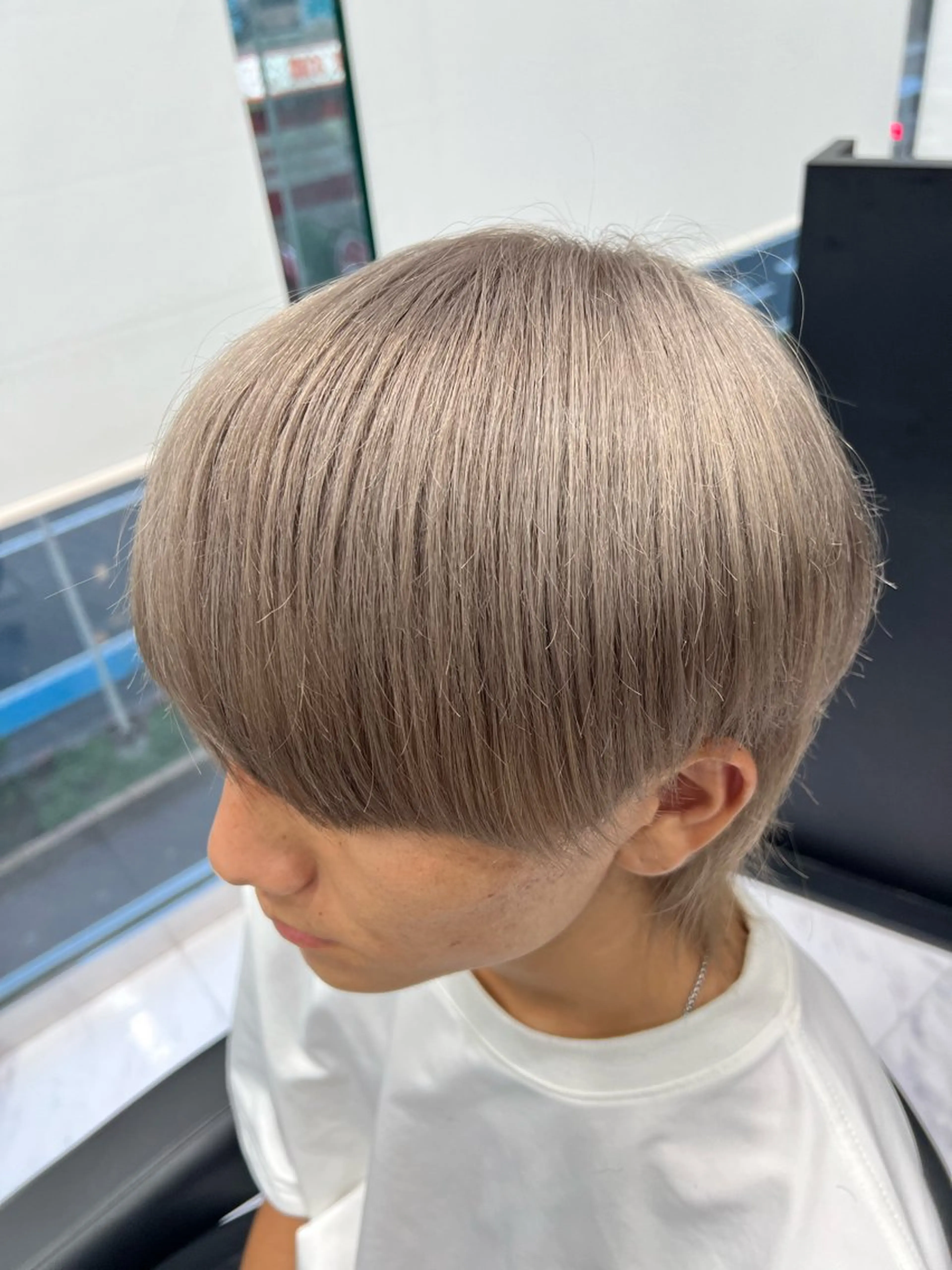 ショート カラー メンズ ベージュカラー ミルクティーベージュ 🐥くまがい💛 ダブルカラー／パーマのヘアスタイル