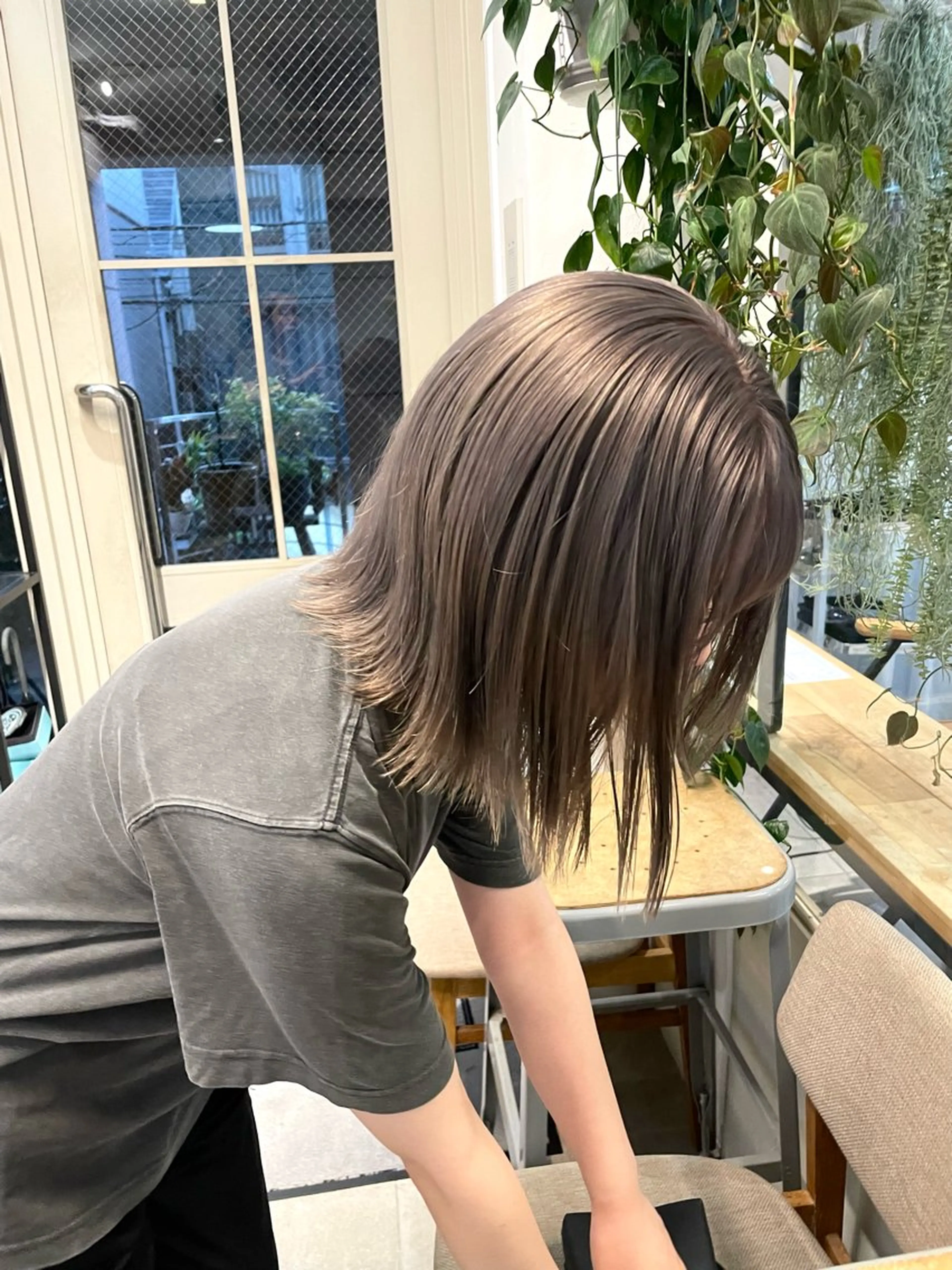 ミディアム カラー カット ヘアカラー トリートメント ミルクティー× グレージュMOMOのヘアスタイル