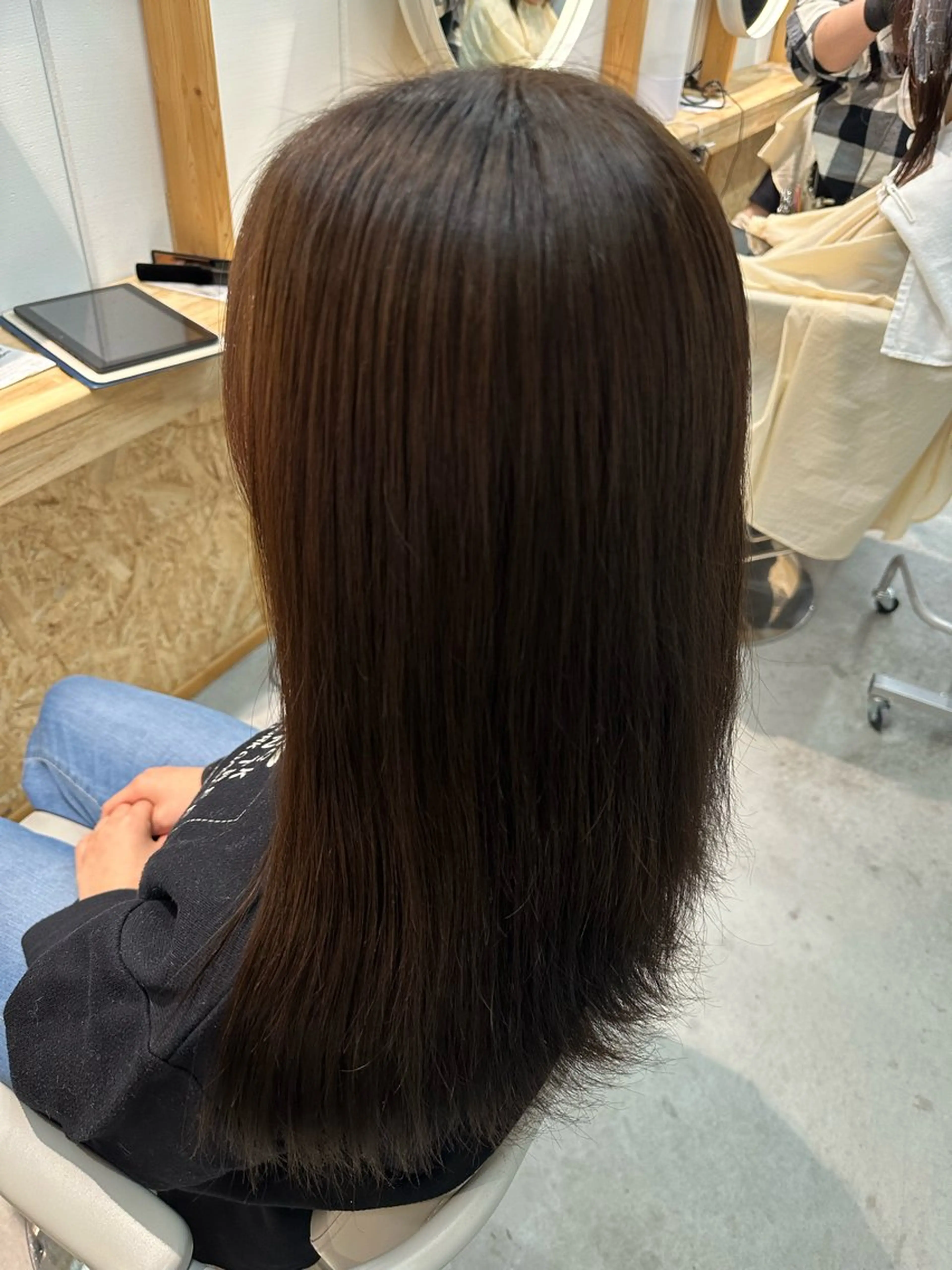 セミロング カラー アッシュ 松本 莉央のヘアスタイル