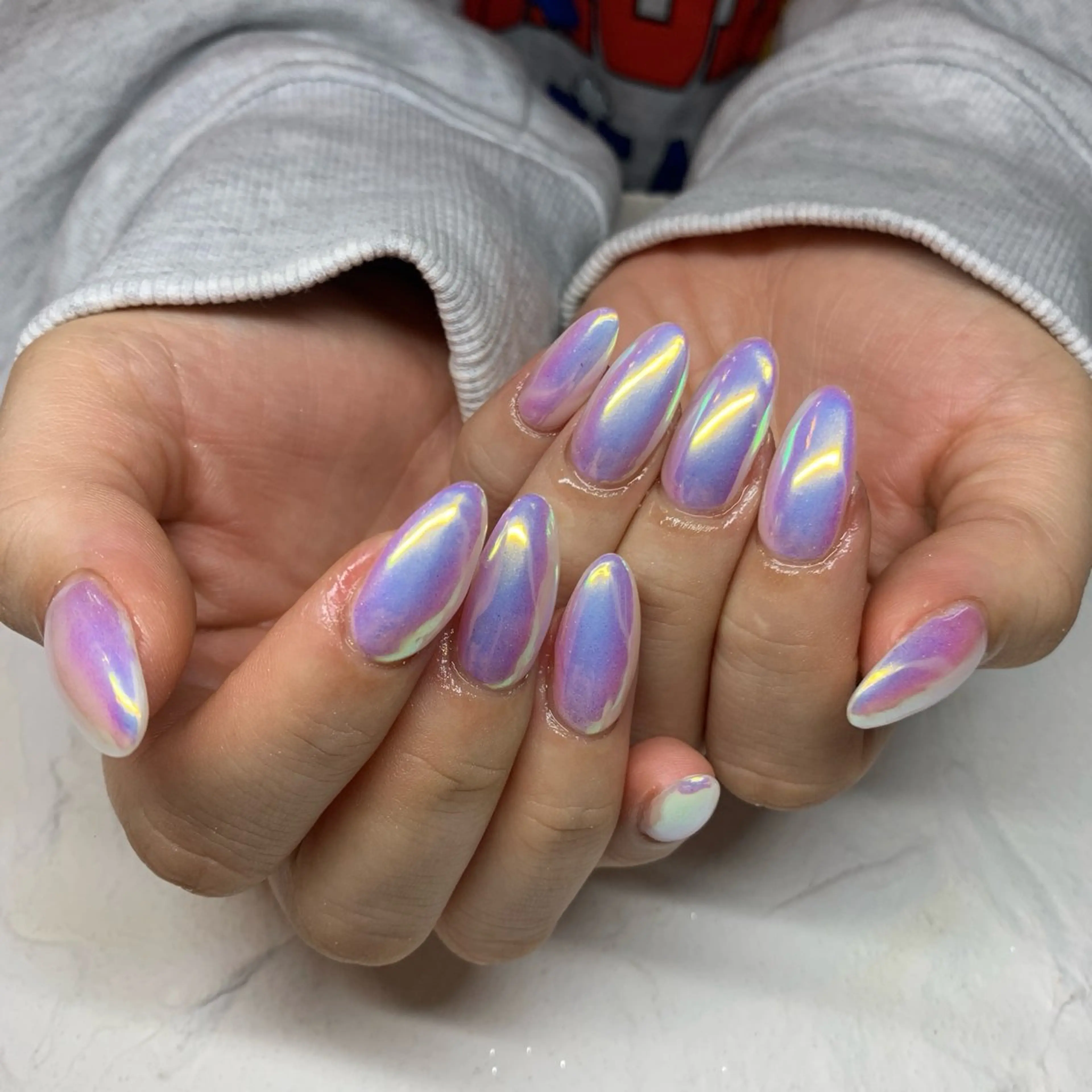 ネイル オーロラネイル ミラーネイル 赤色 スカルプネイル happiness nailのネイルデザイン