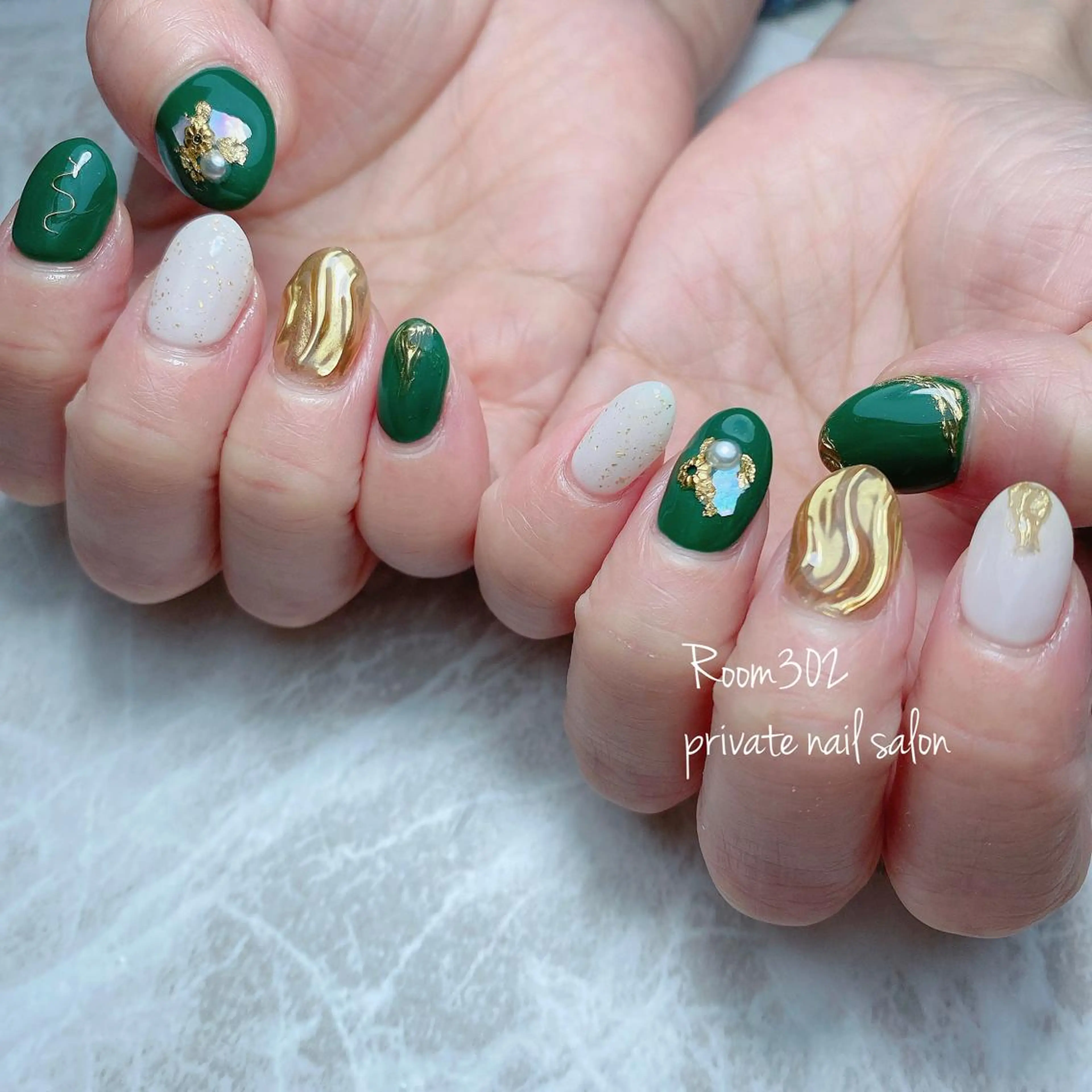 ネイル ミラーネイル Room 302のネイルデザイン