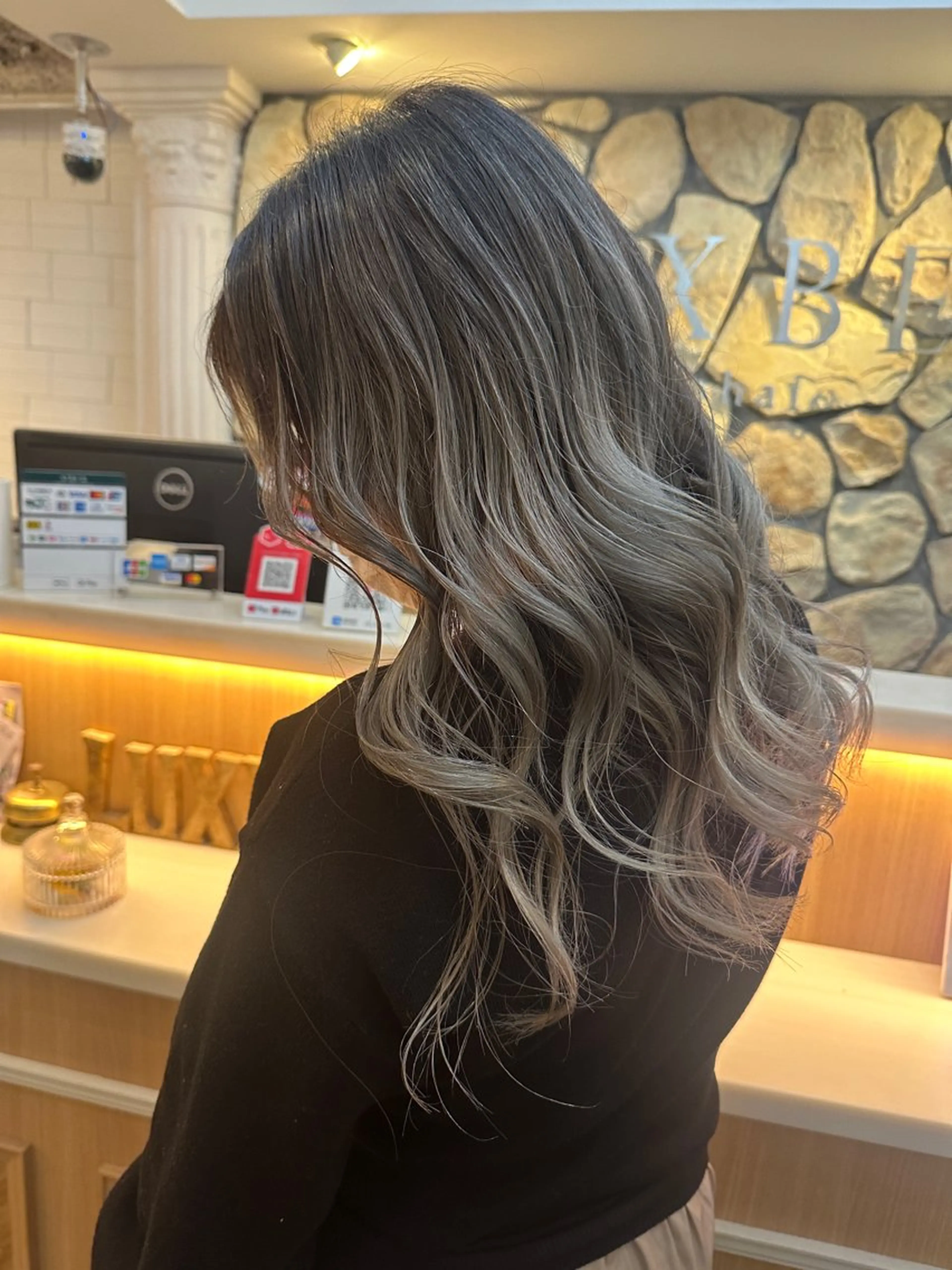 ロング カラー バレイヤージュ レイヤーカット eL HAIR SALON なんば店所属・ブリーチカラー特化 /焼田貴明のヘアスタイル