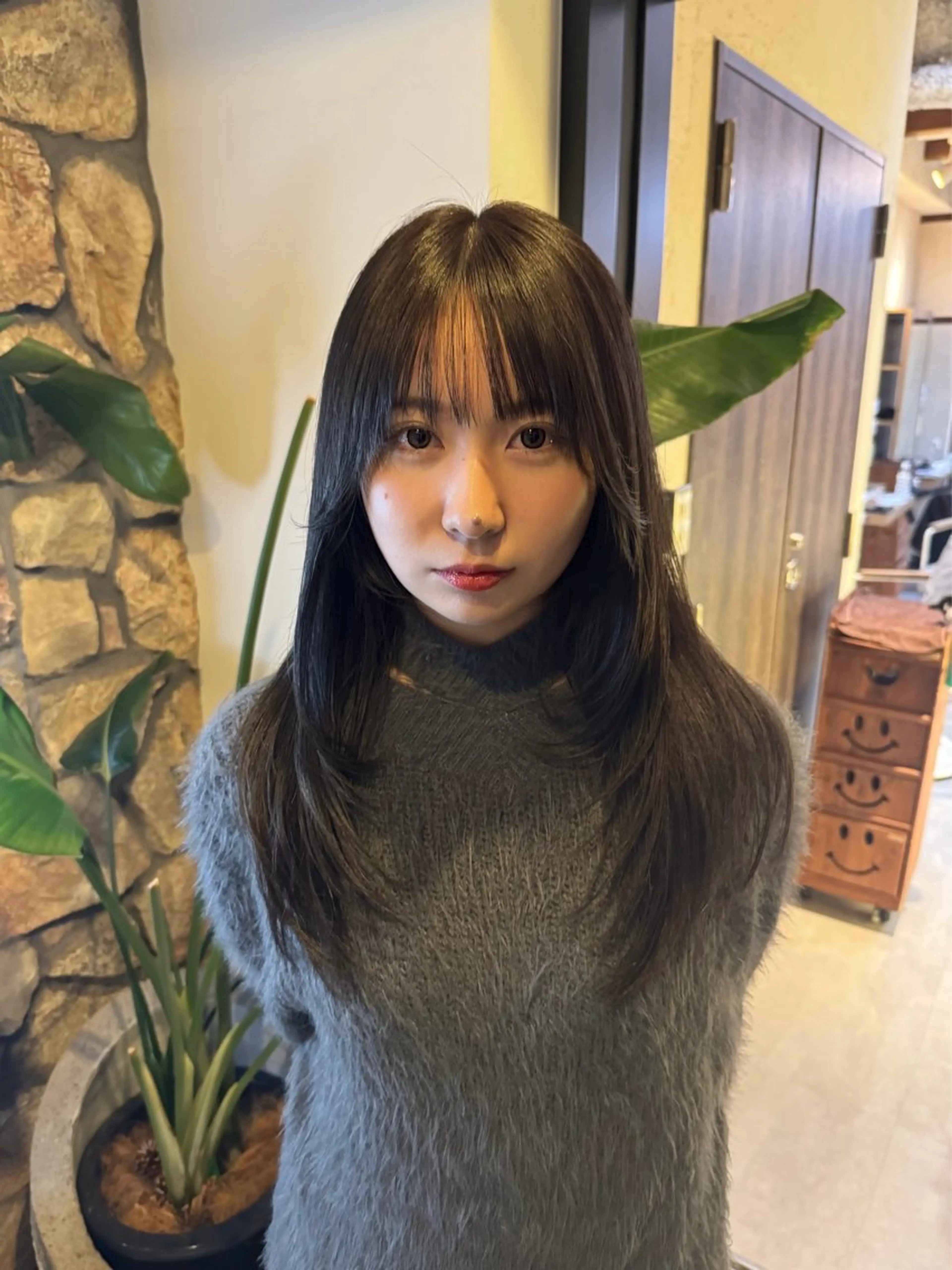 ロング カラー アッシュ アッシュグレー アッシュグレージュ グレージュ レイヤーカット カット ヘアカラー トリートメント Bonheur銀座 /前田 栞九郎のヘアスタイル