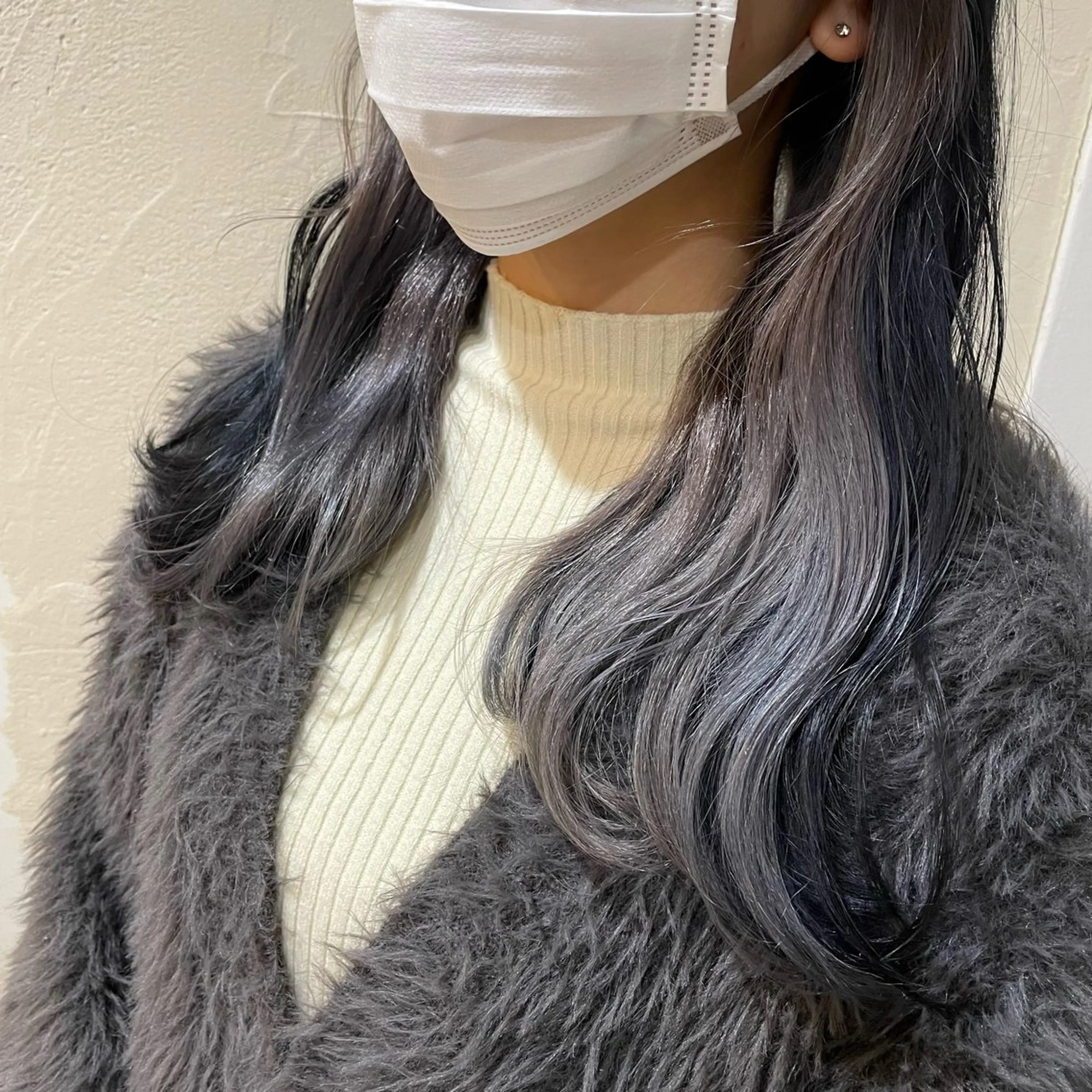 ミディアム カラー 黒髪 イヤリングカラー シルバー 美容室FaB 千葉店所属・akane 🌼韓国スタイル🌼のヘアスタイル