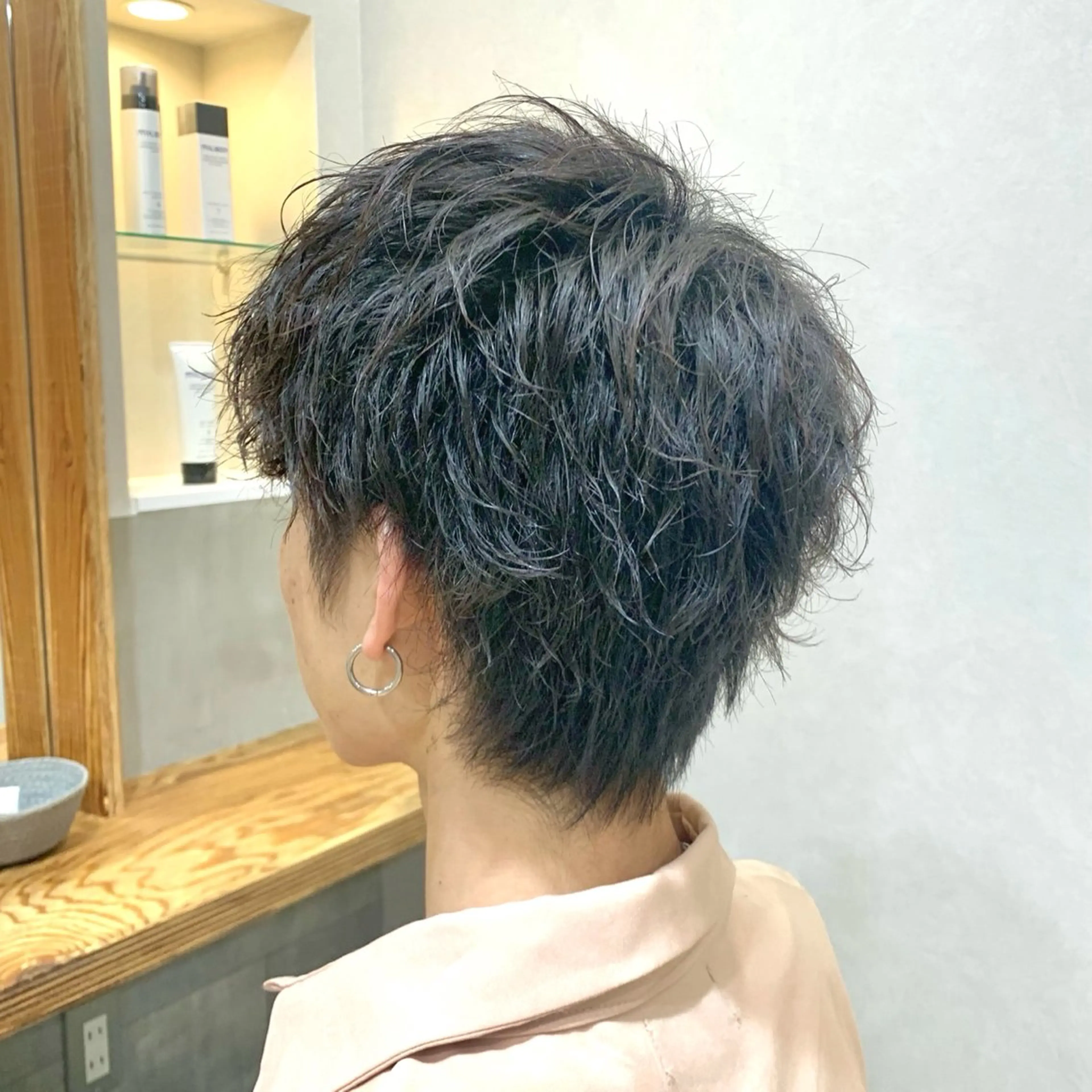 ショート カラー メンズ メンズ韓国風 ベージュカラー 黒髪 ブルーカラー ブルーブラック カット トリートメント ブリーチなし/ ベージュ/akiraのヘアスタイル