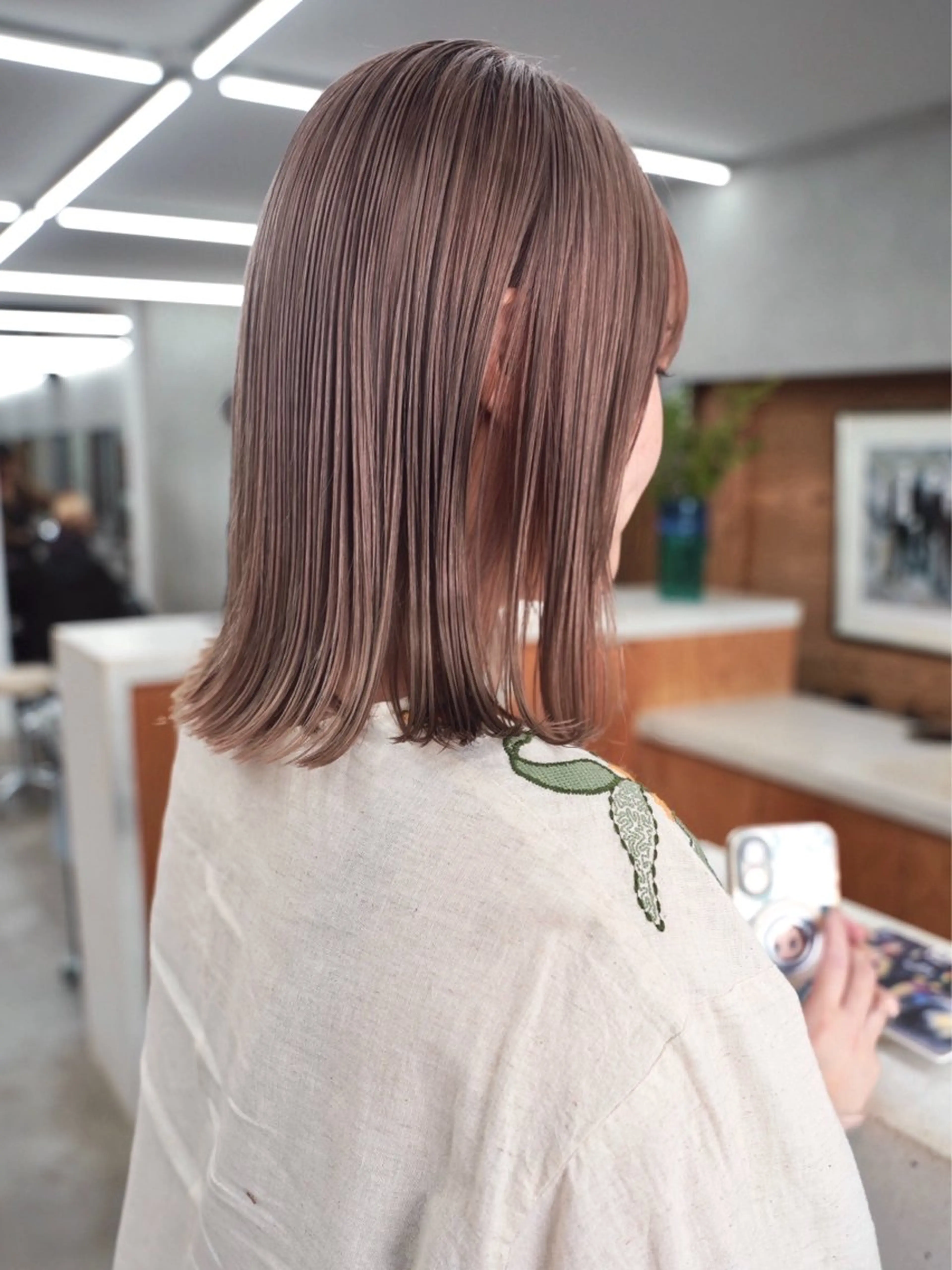 ショート カラー ベージュカラー ブリーチ ミルクティーベージュ ボブ カット ヘアカラー トリートメント デザイン/レイヤー Kaito🐩/栄のヘアスタイル