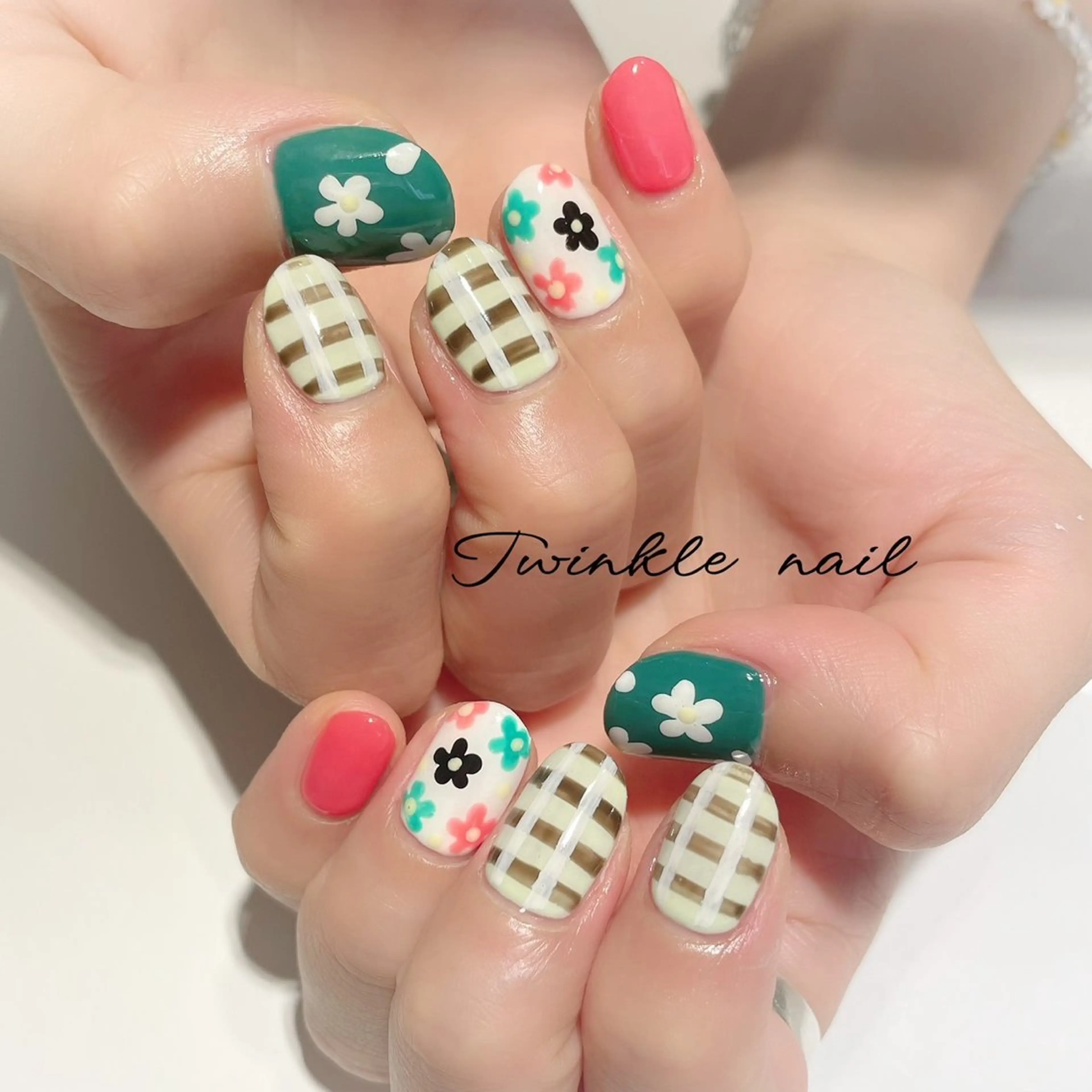 ネイル ハンドネイル ハンドケア 中井 綾香の眉毛・アイブロウイメージ