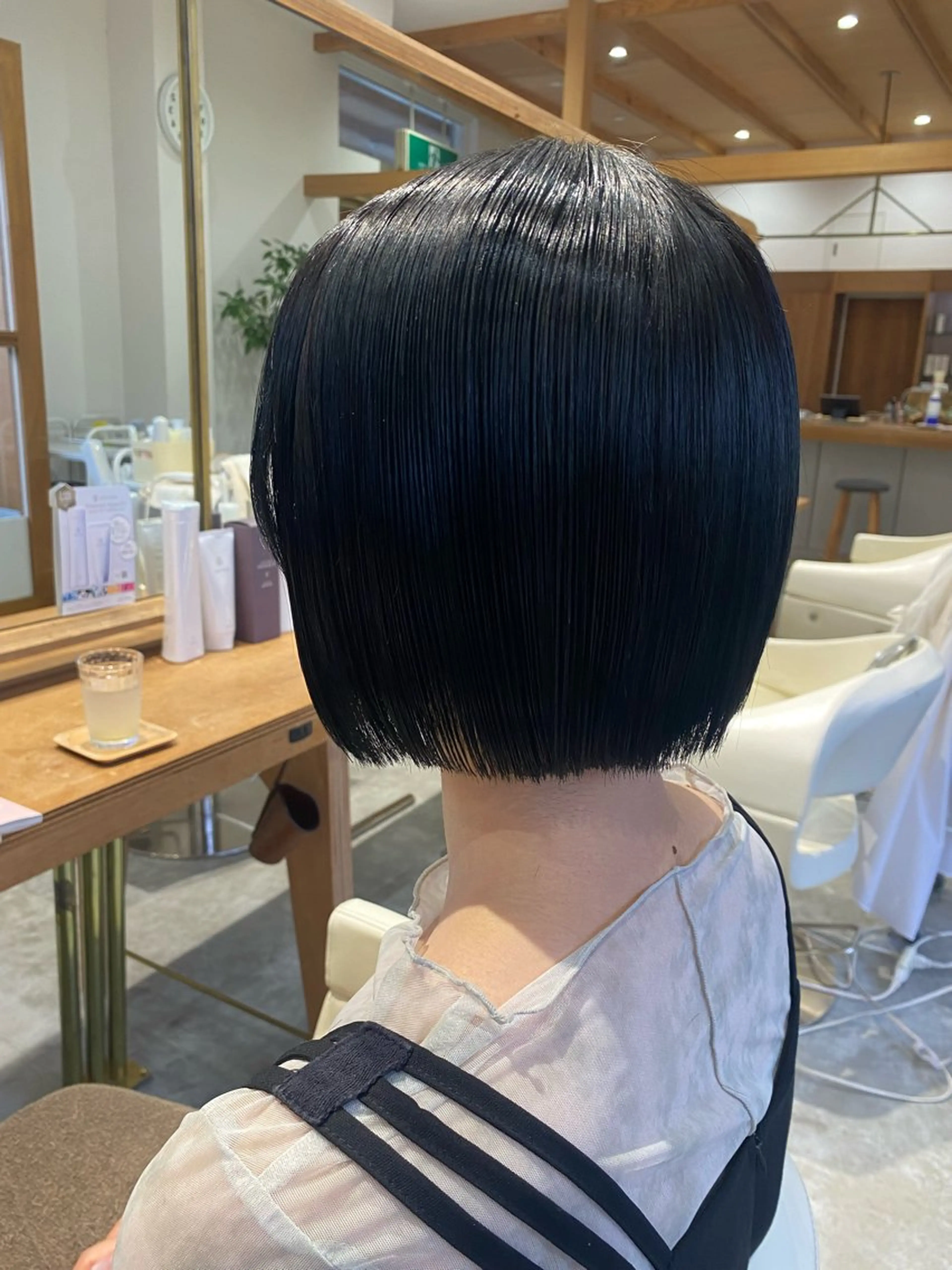 ショート カラー 黒髪 ブルーカラー ブルーブラック ボブ fulam所属・MIKU ／fulamのヘアスタイル