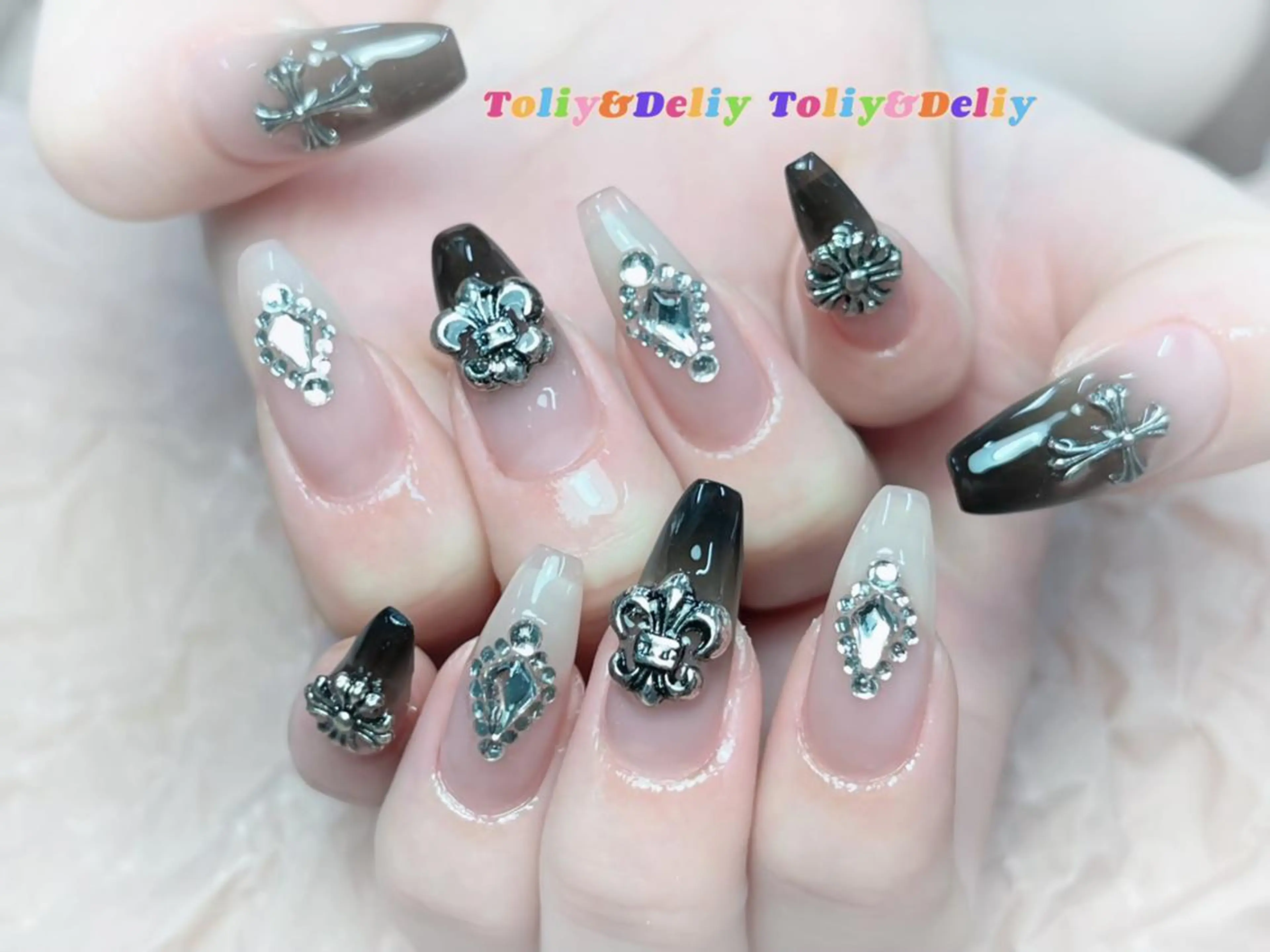 ネイル ハンドネイル ToliyDeliy ネイルサロンのネイルデザイン
